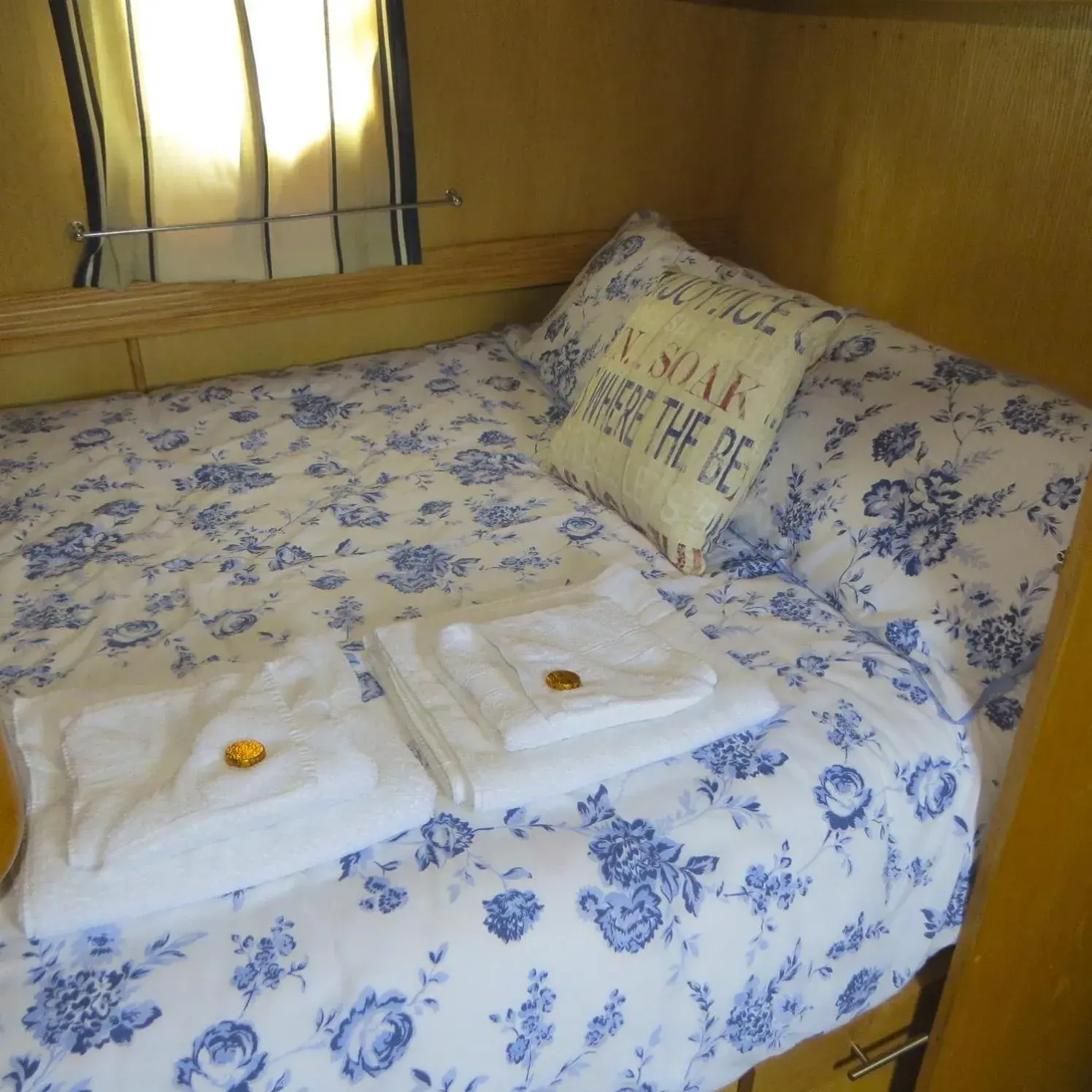 Bedroom, Bed in Houseboat Hotels Bedroom, Bed in Houseboat Hotels