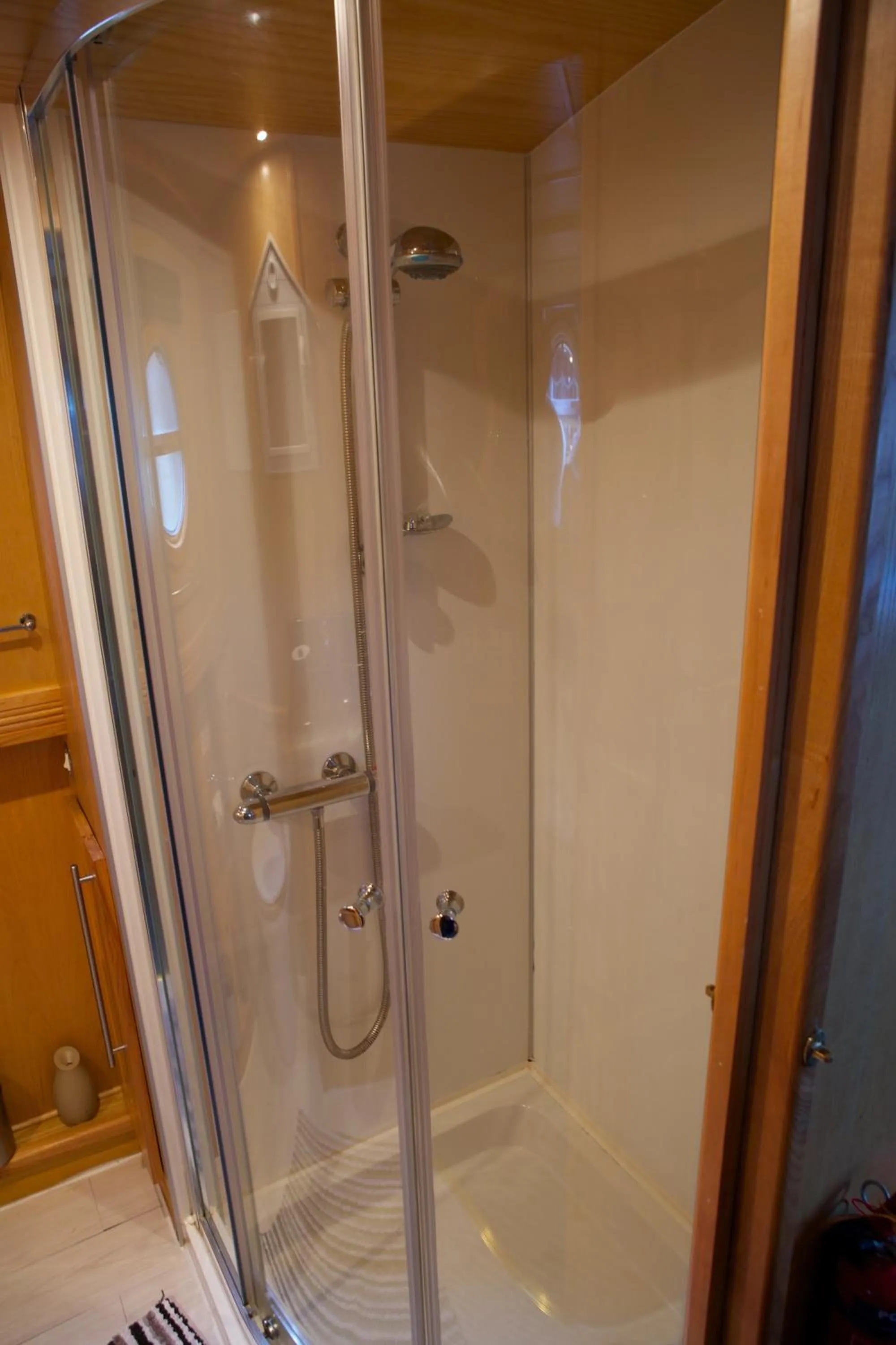 Shower in Houseboat Hotels