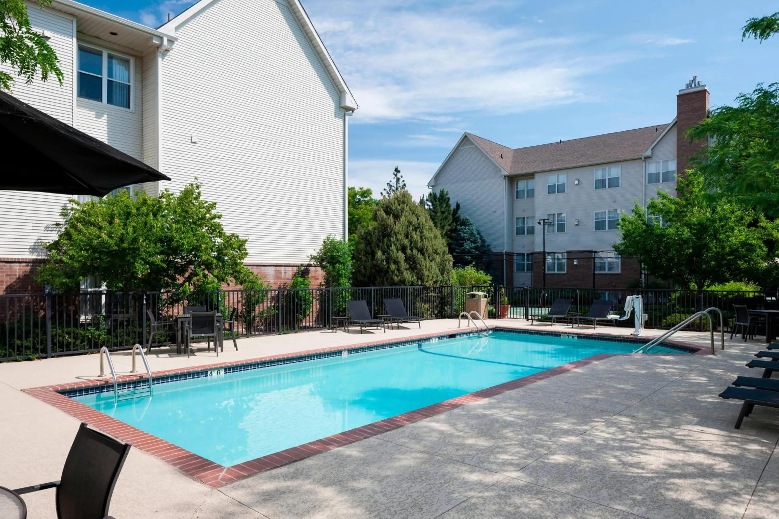 Swimming pool in Residence Inn Denver Highlands Ranch