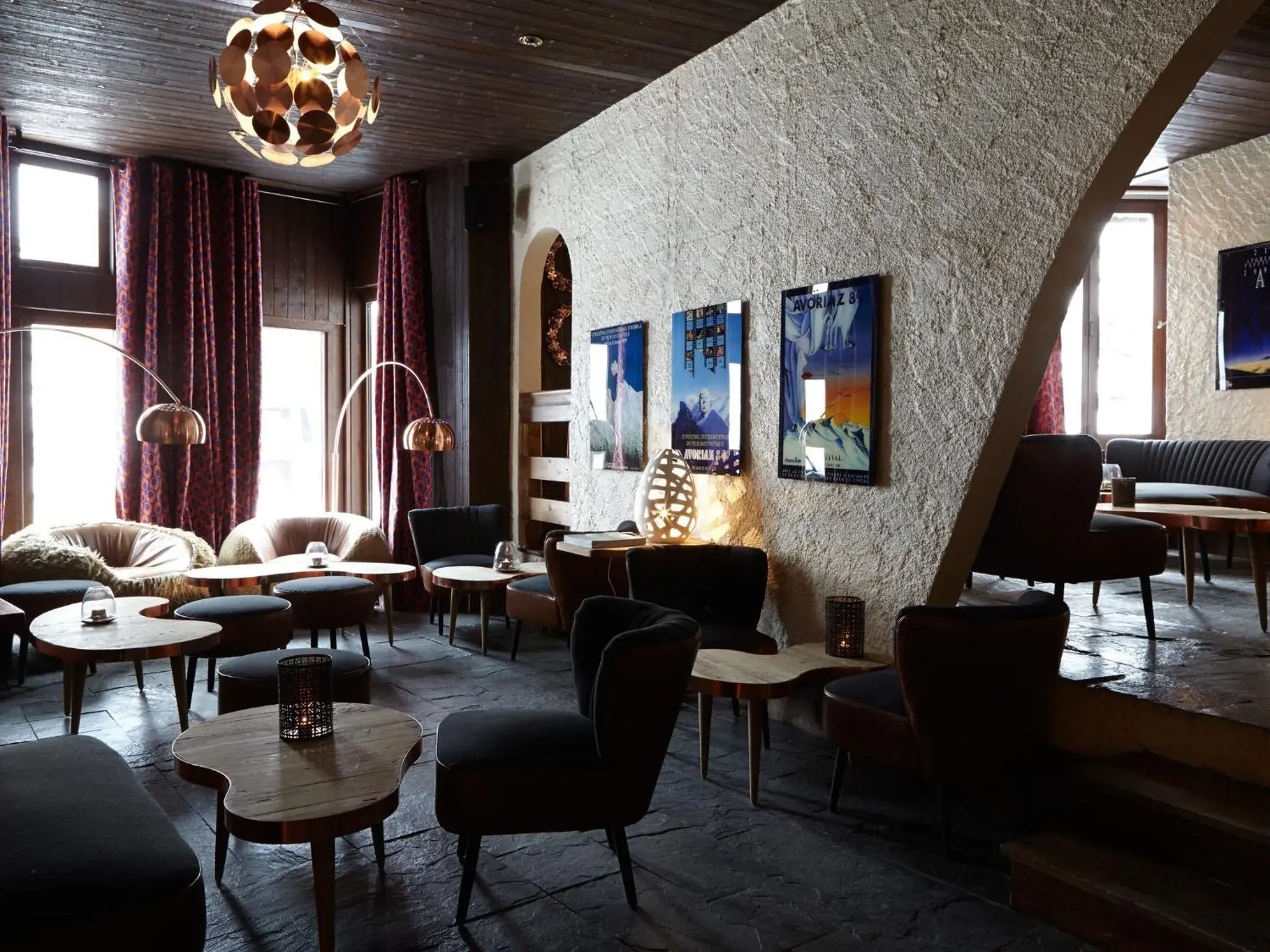 Lounge or bar in Hôtel des Dromonts by SOWELL COLLECTION Lounge or bar in Hôtel des Dromonts by SOWELL COLLECTION