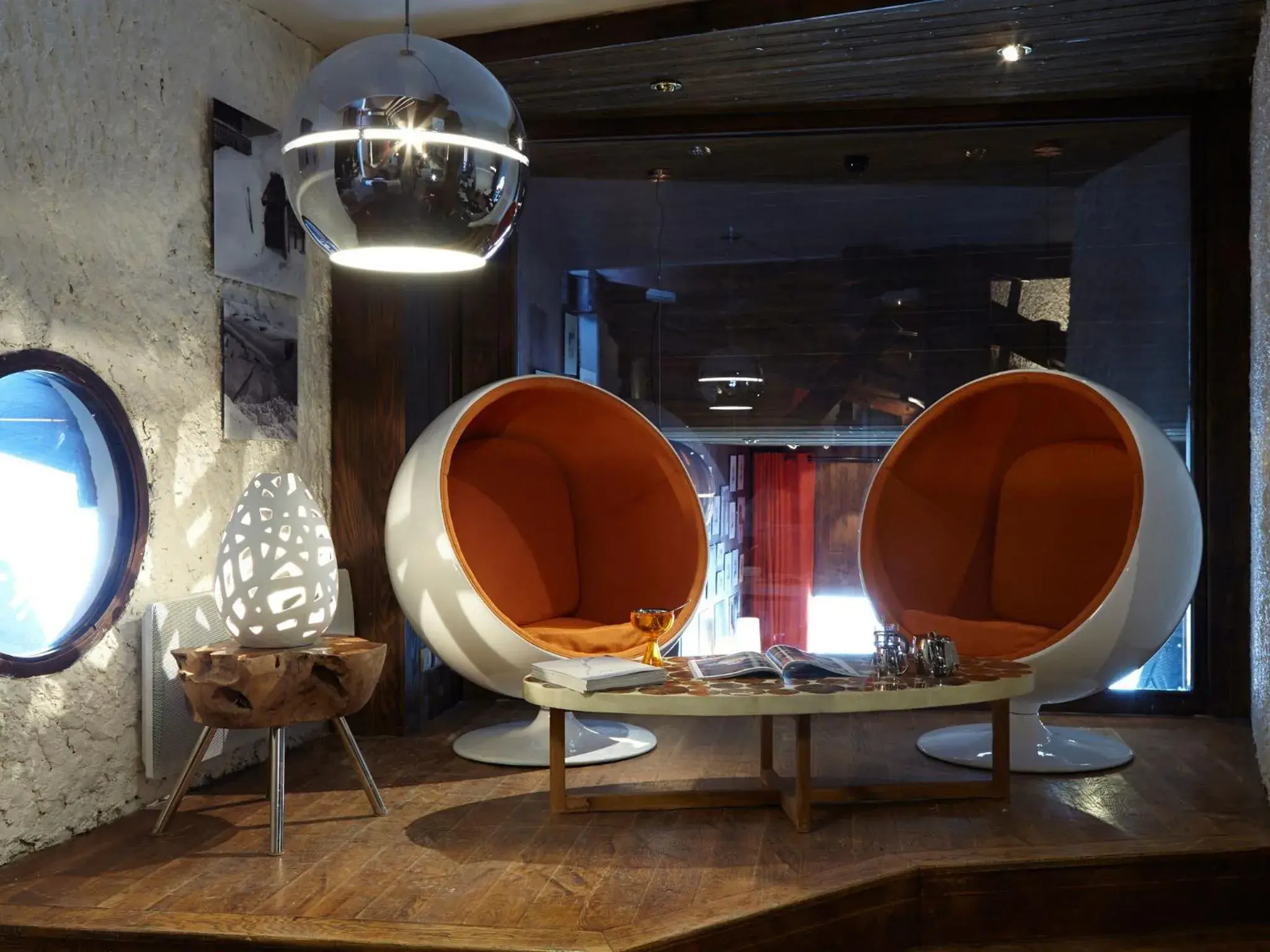 Lounge or bar in Hôtel des Dromonts by SOWELL COLLECTION Lounge or bar in Hôtel des Dromonts by SOWELL COLLECTION