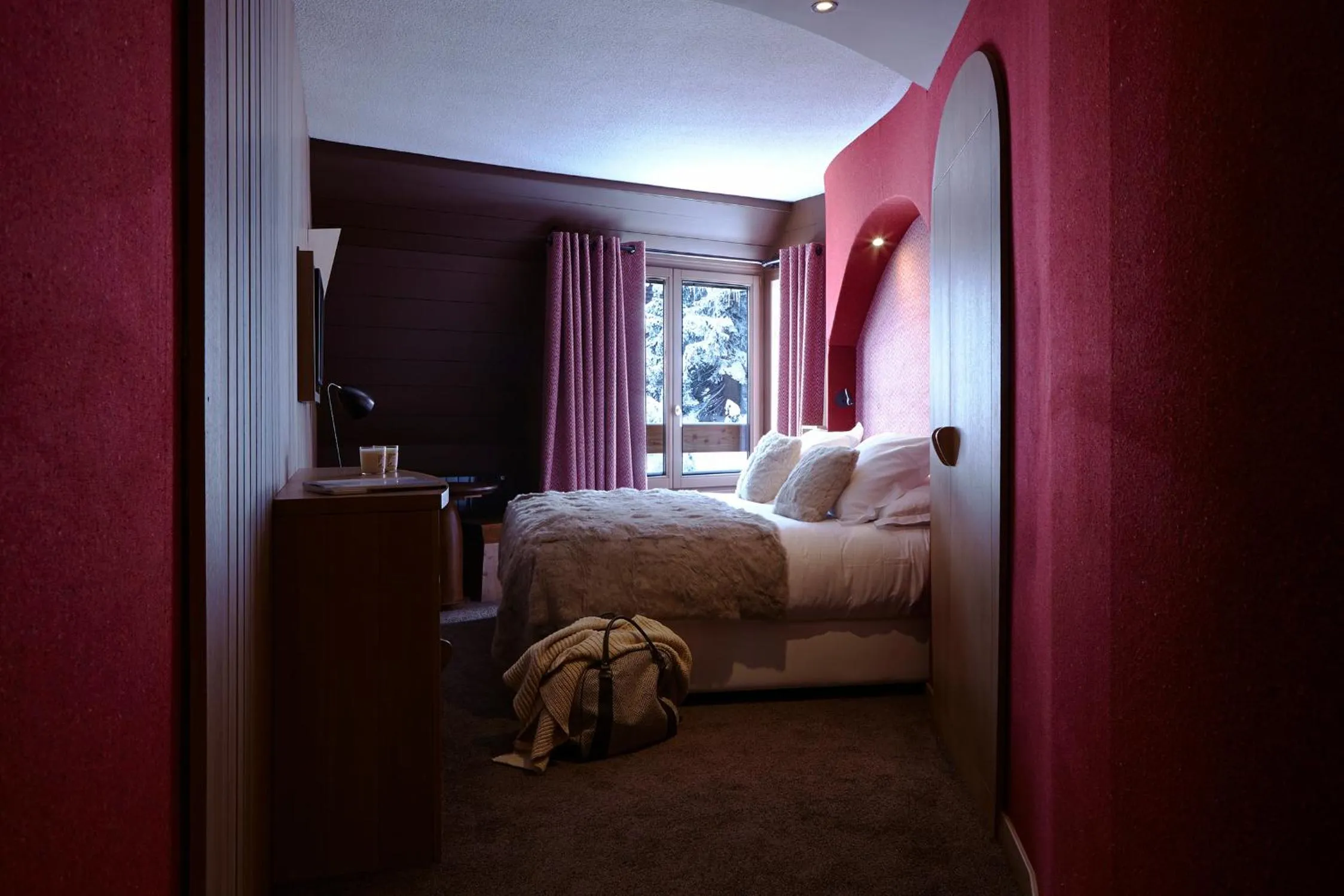 Bathroom, Bed in Hôtel des Dromonts by SOWELL COLLECTION
