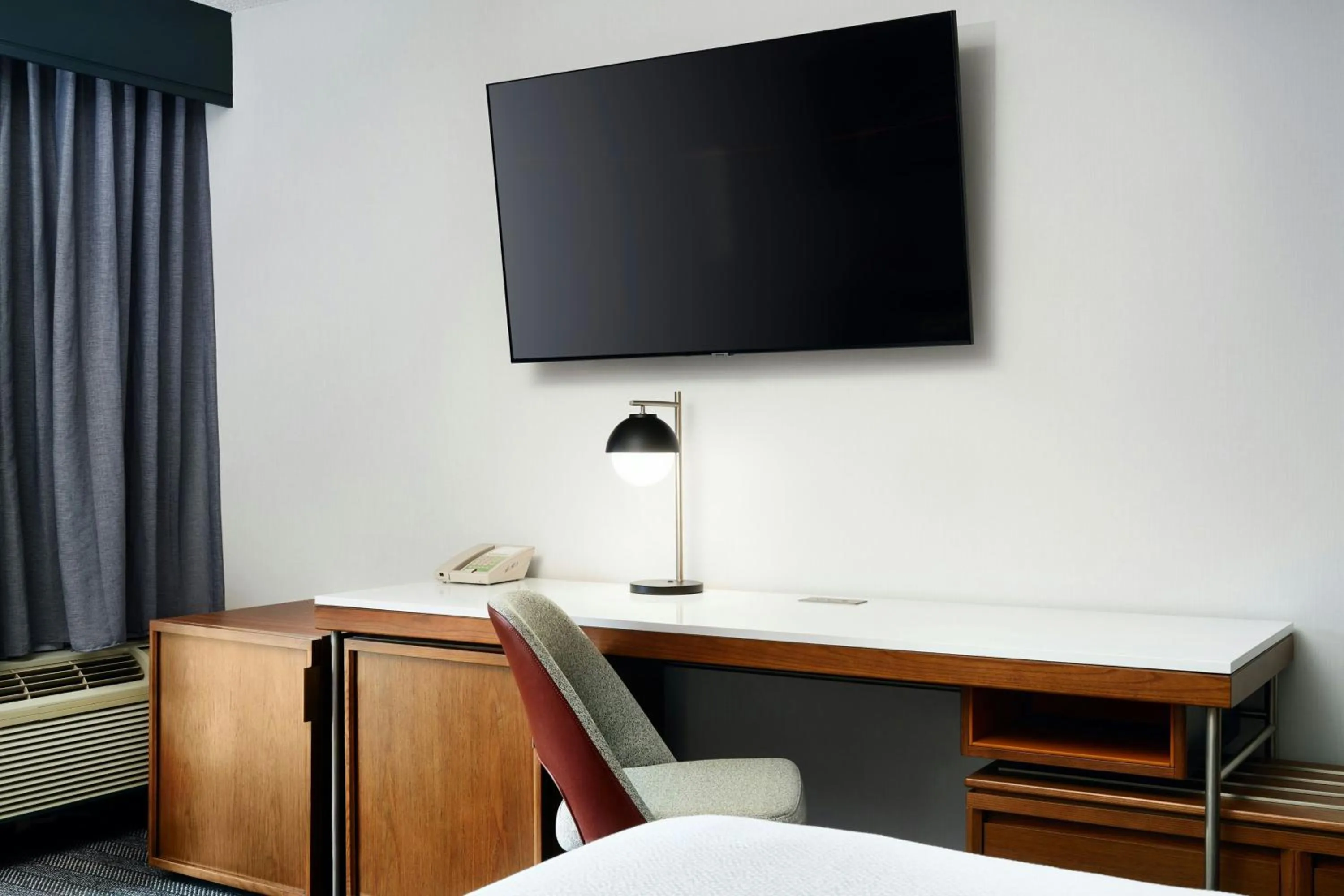 Photo of the whole room in Courtyard Boulder Longmont