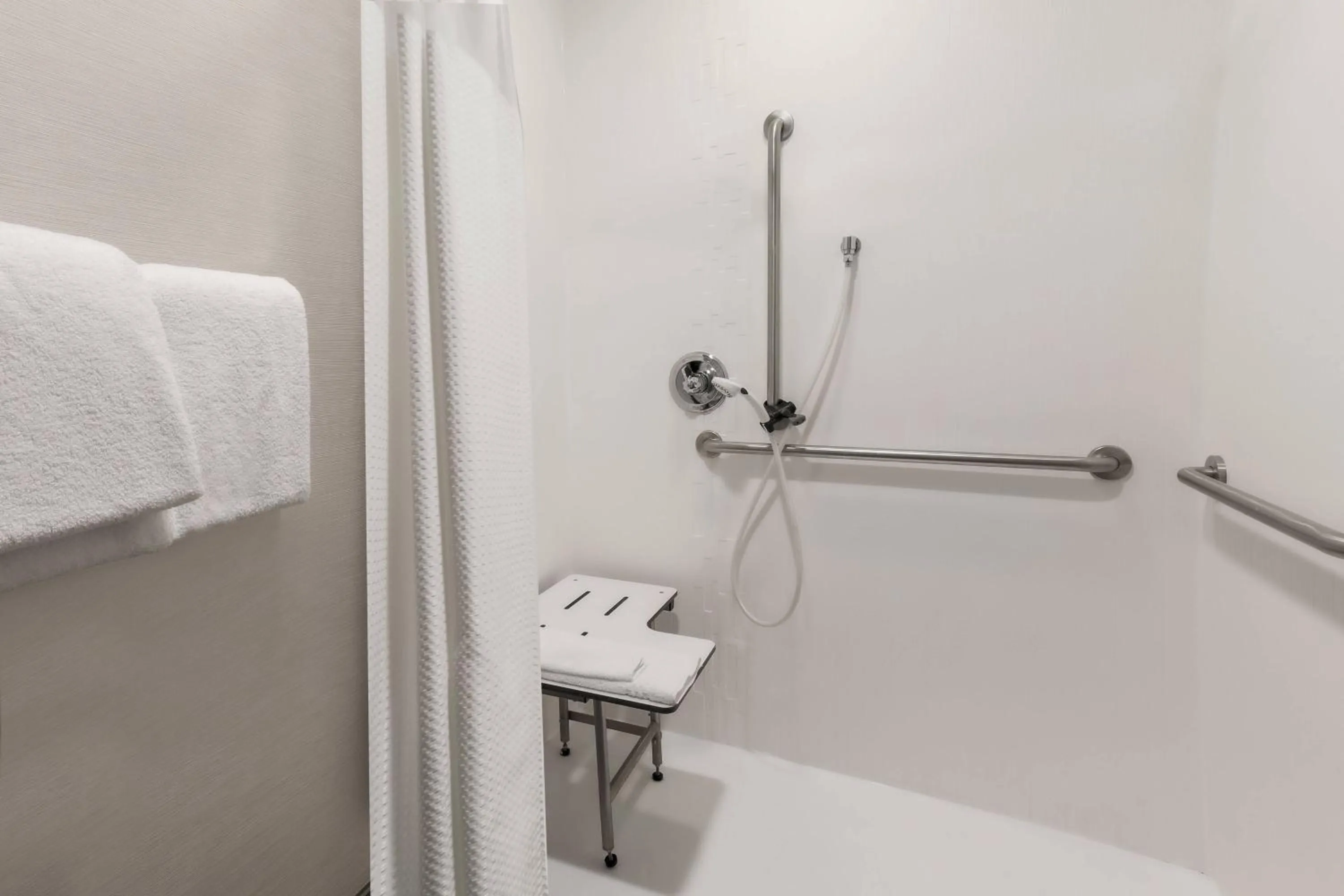 Bathroom in Courtyard by Marriott Boulder Broomfield