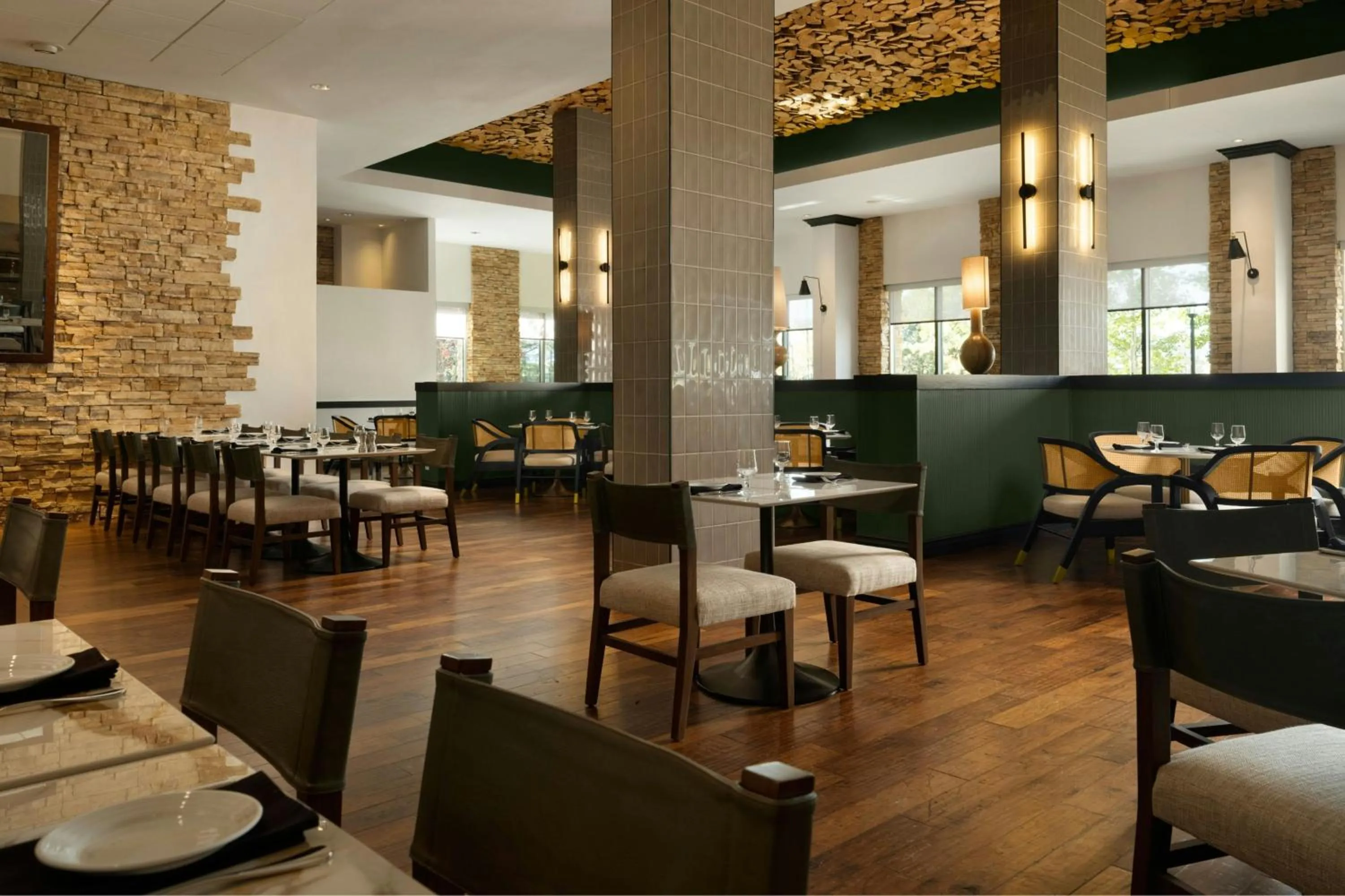 Lounge or bar in Renaissance Boulder Flatiron Hotel