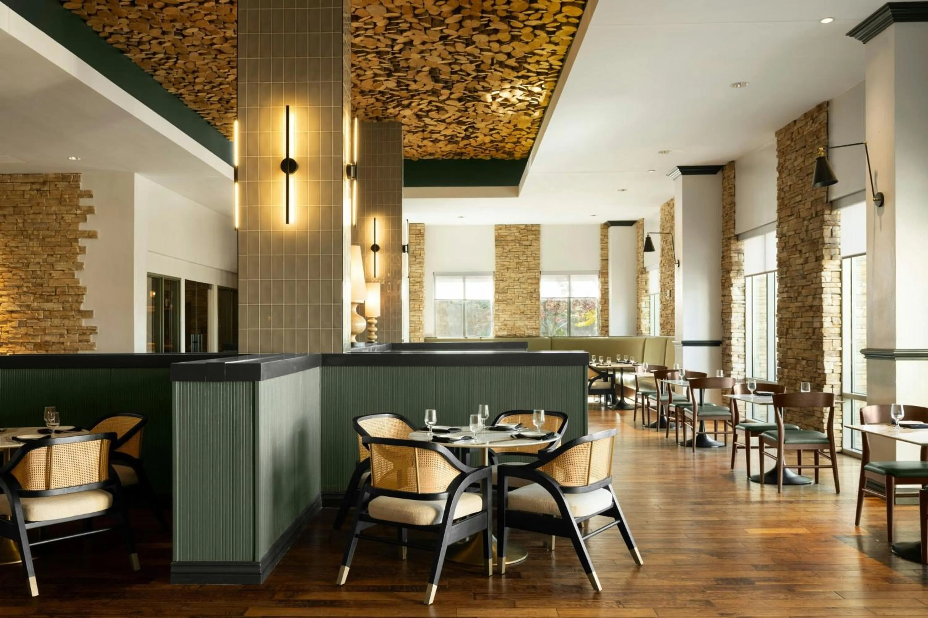 Lounge or bar in Renaissance Boulder Flatiron Hotel