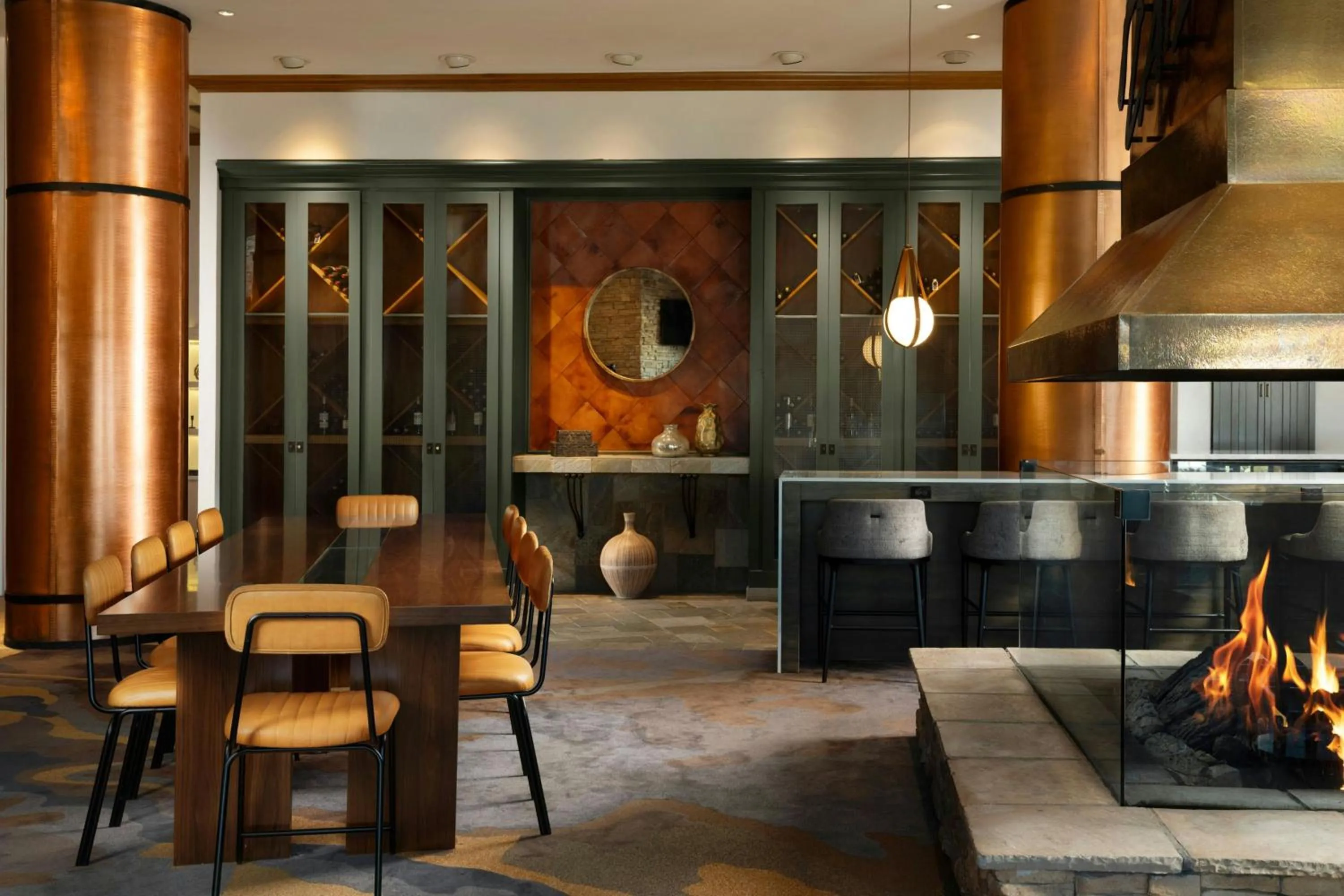 Lounge or bar in Renaissance Boulder Flatiron Hotel