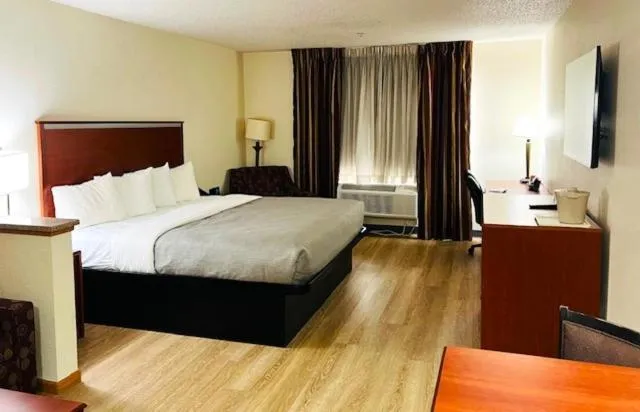 Bed in Quality Inn & Suites Golden - Denver West