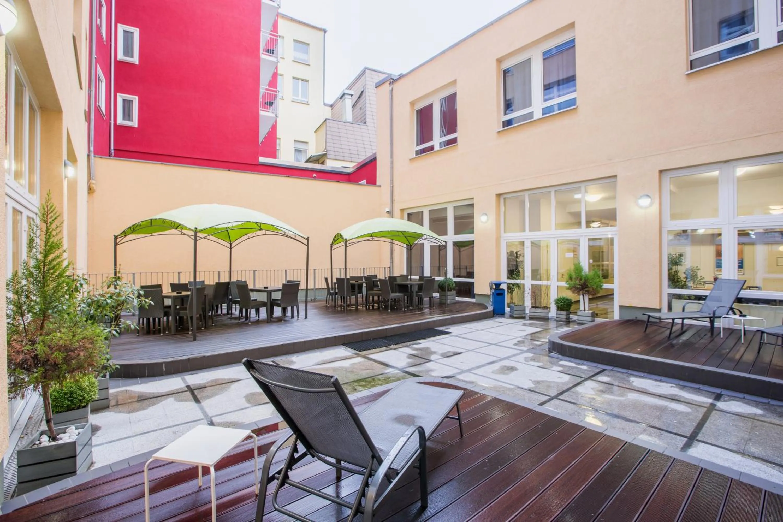 Patio in a&o Dortmund Hauptbahnhof