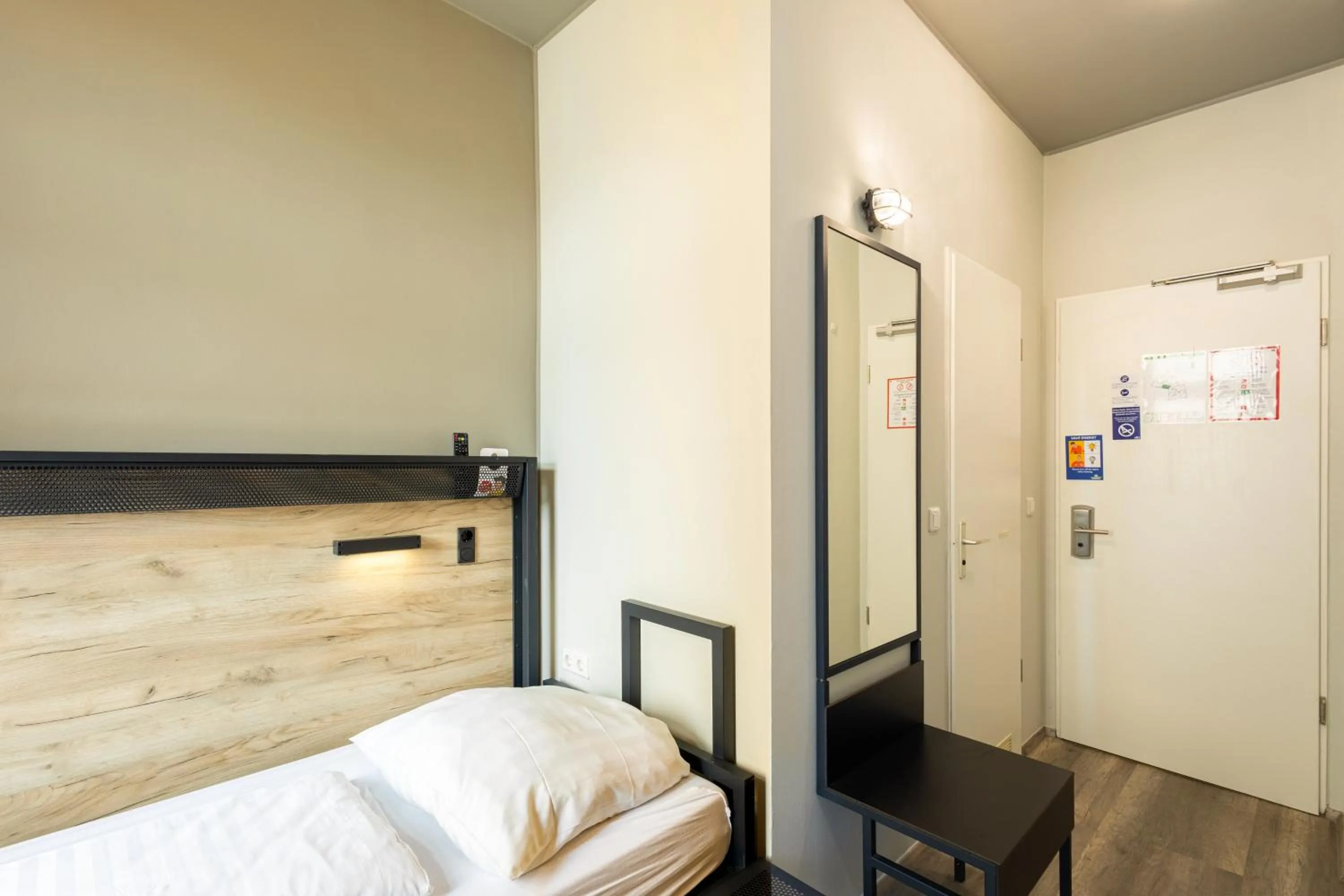 Photo of the whole room, Bed in a&o Dortmund Hauptbahnhof