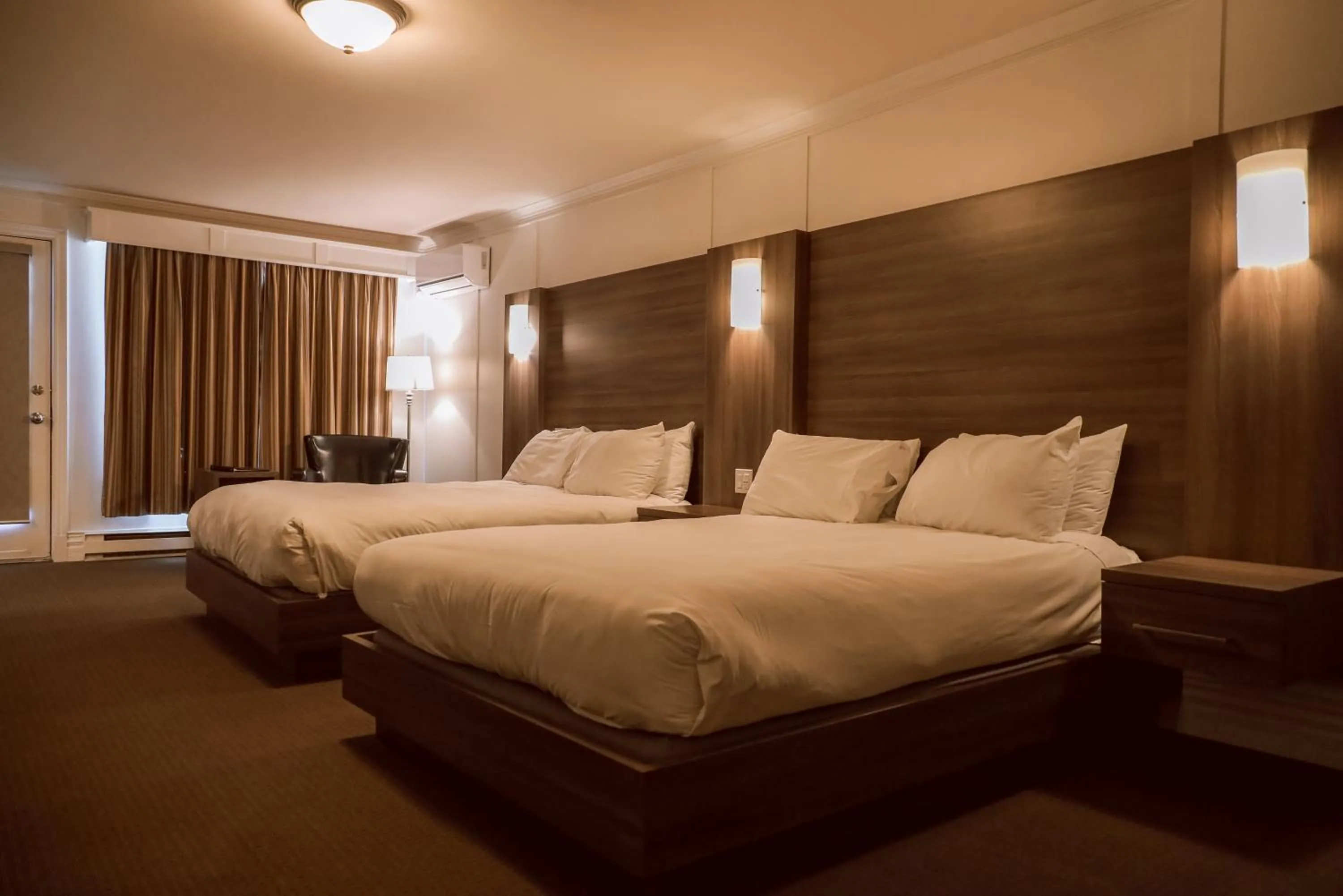 Bedroom, Bed in Auberge Des 3 Canards