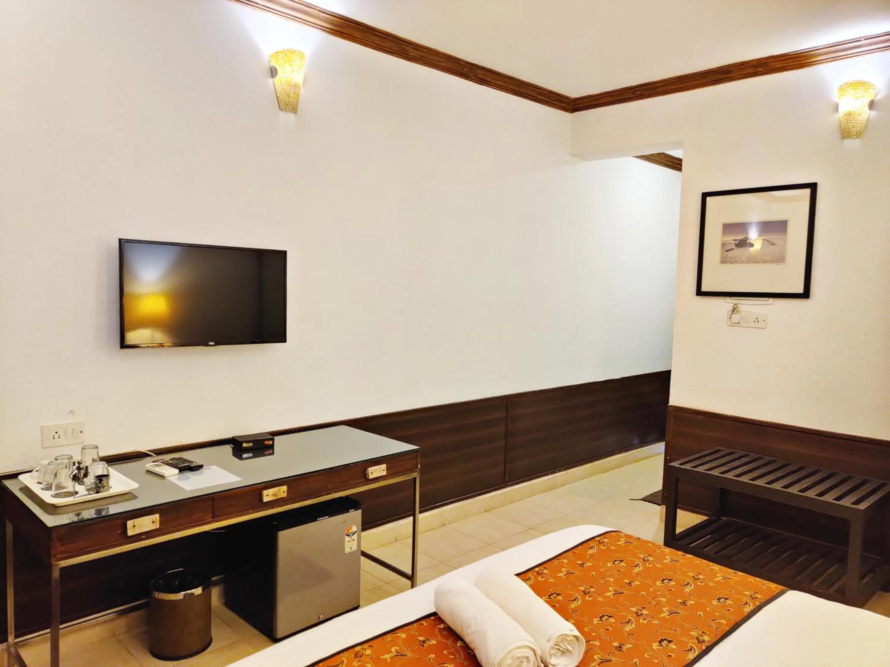 TV and multimedia in The Camelot Beach Resort - Baga