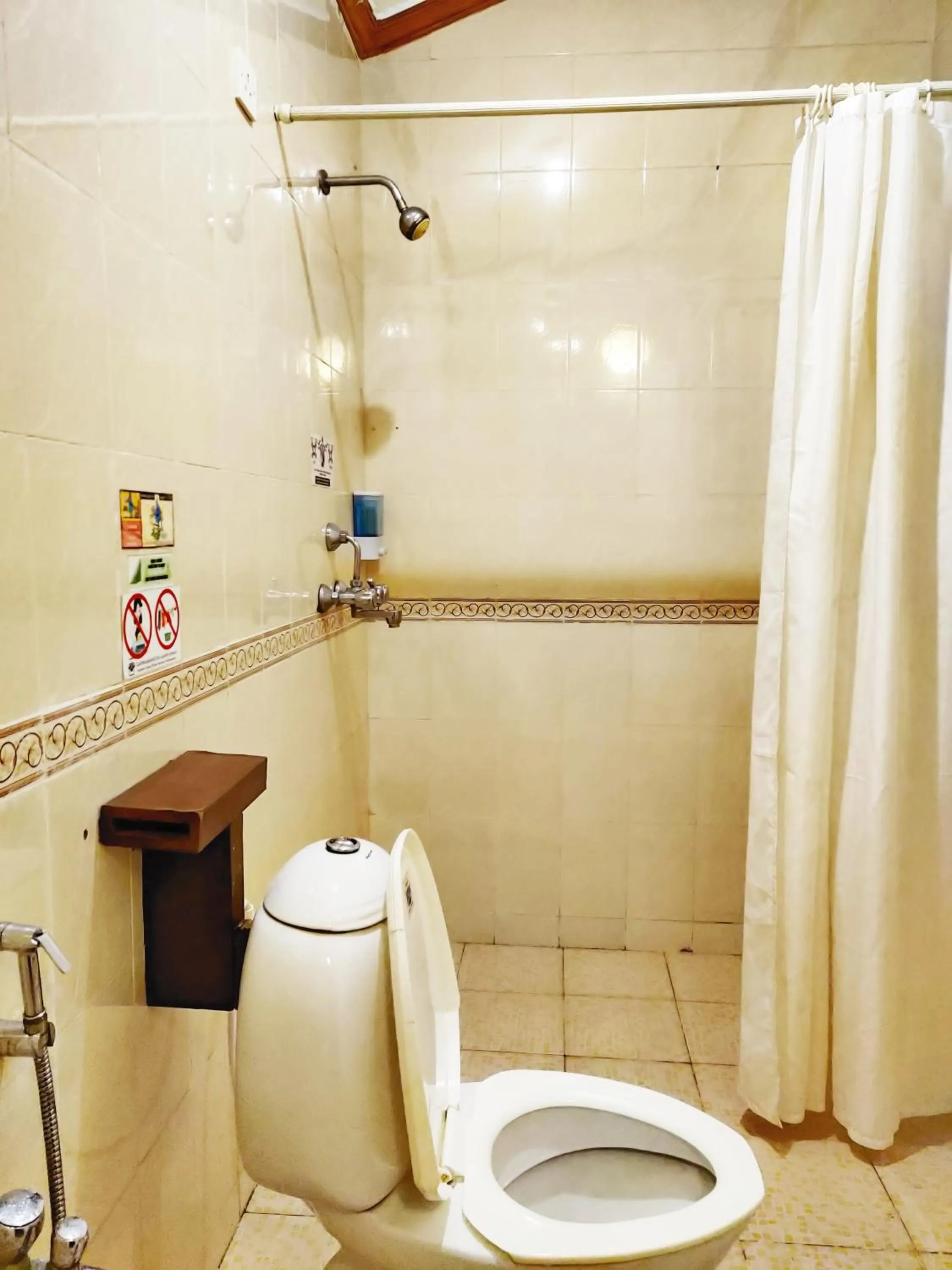 Bathroom in The Camelot Beach Resort - Baga