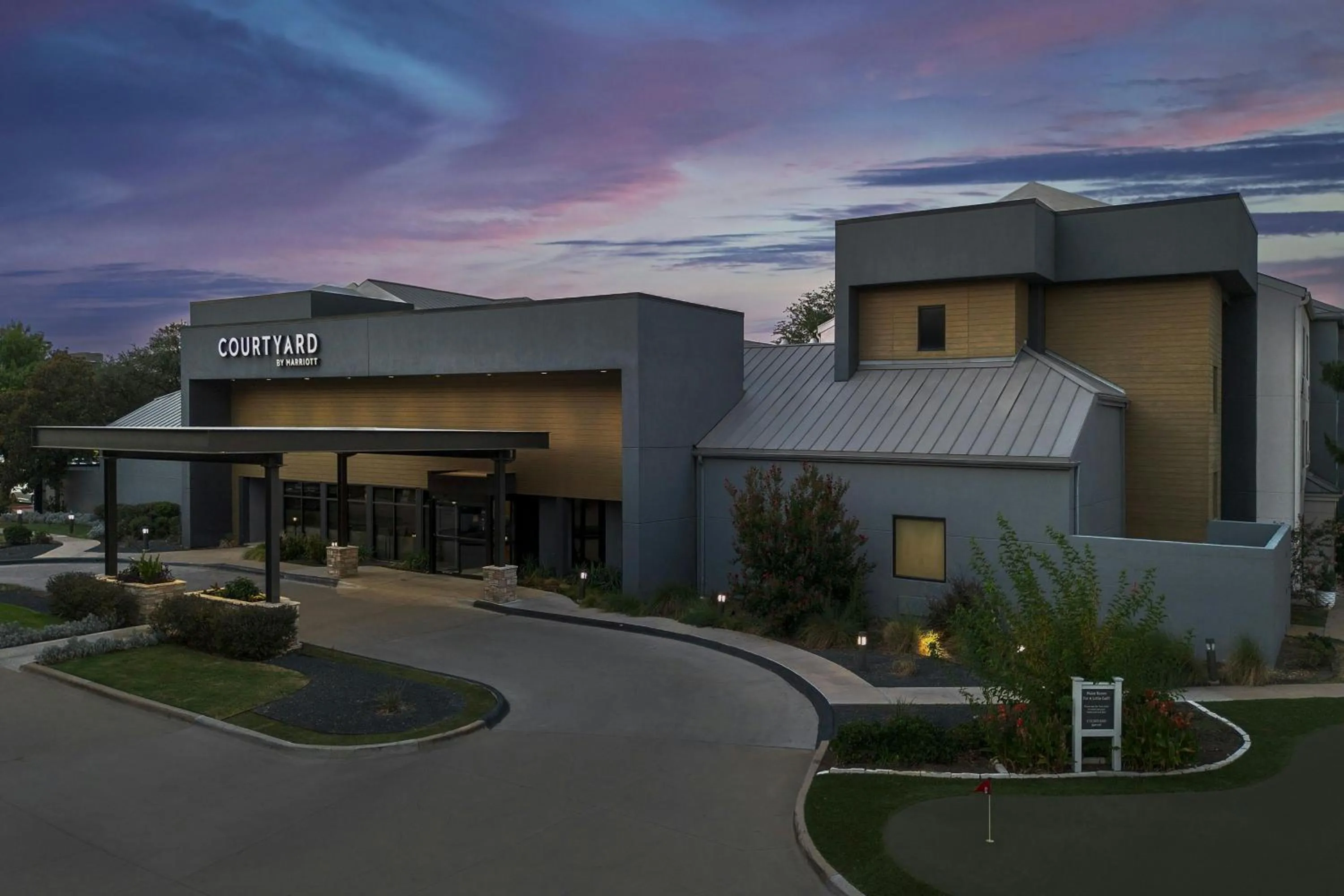 Property building in Courtyard by Marriott Dallas DFW Airport North/Irving