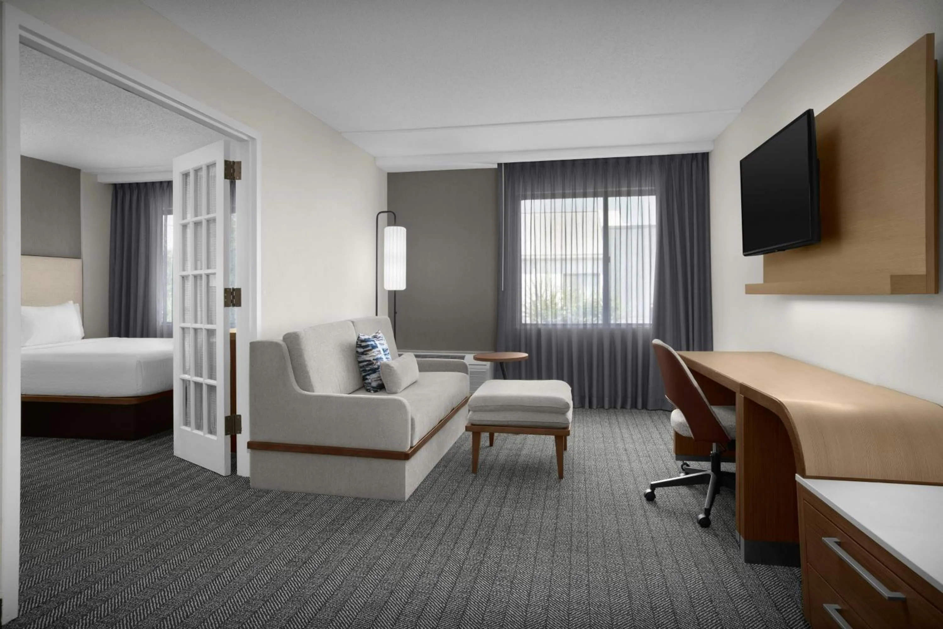 Living room, Bed in Courtyard by Marriott Dallas DFW Airport North/Irving