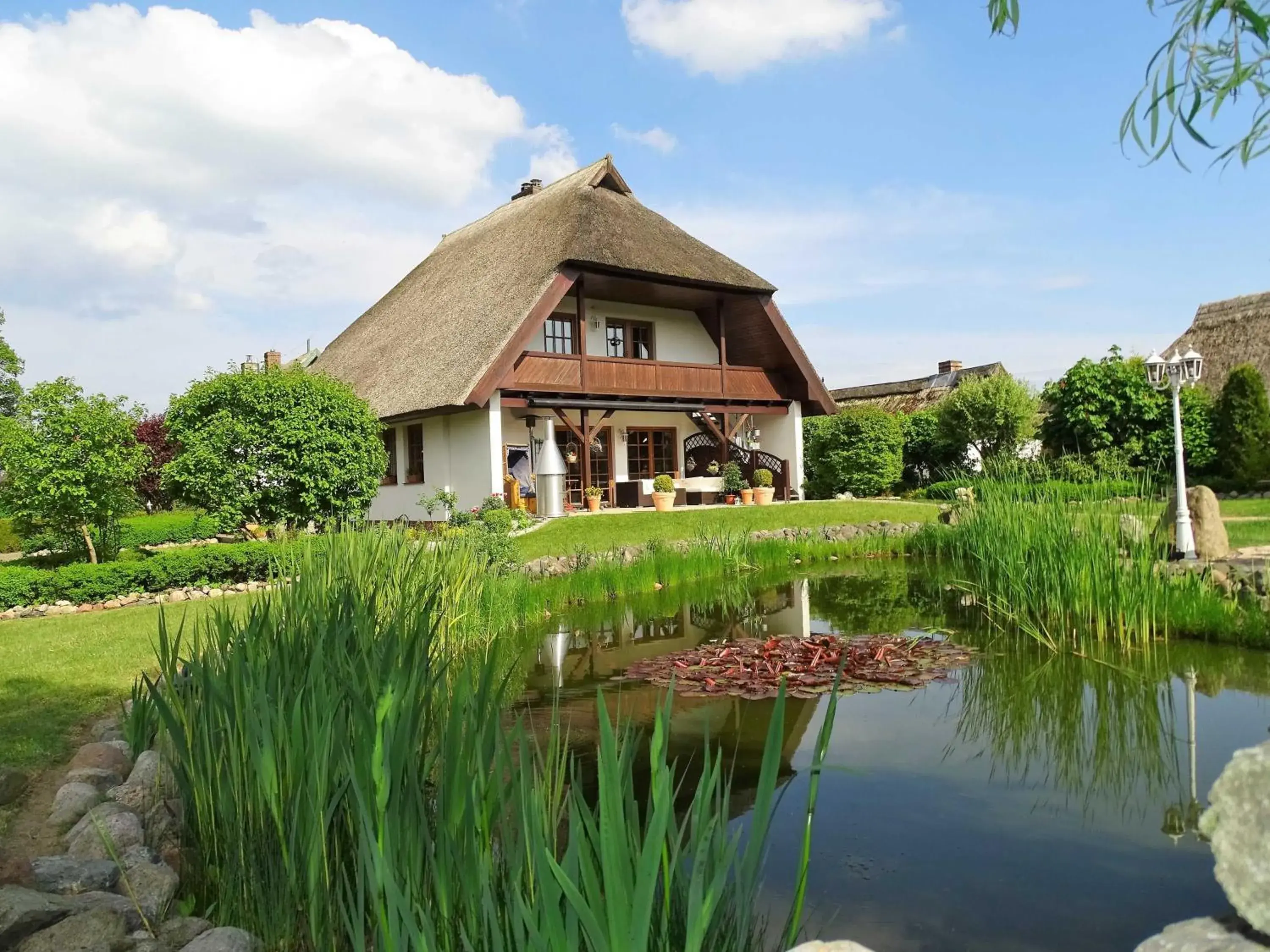 Land FeWo am Teich- Reet gedeckt - Ostseenah - bei Binz Land FeWo am Teich- Reet gedeckt - Ostseenah - bei Binz