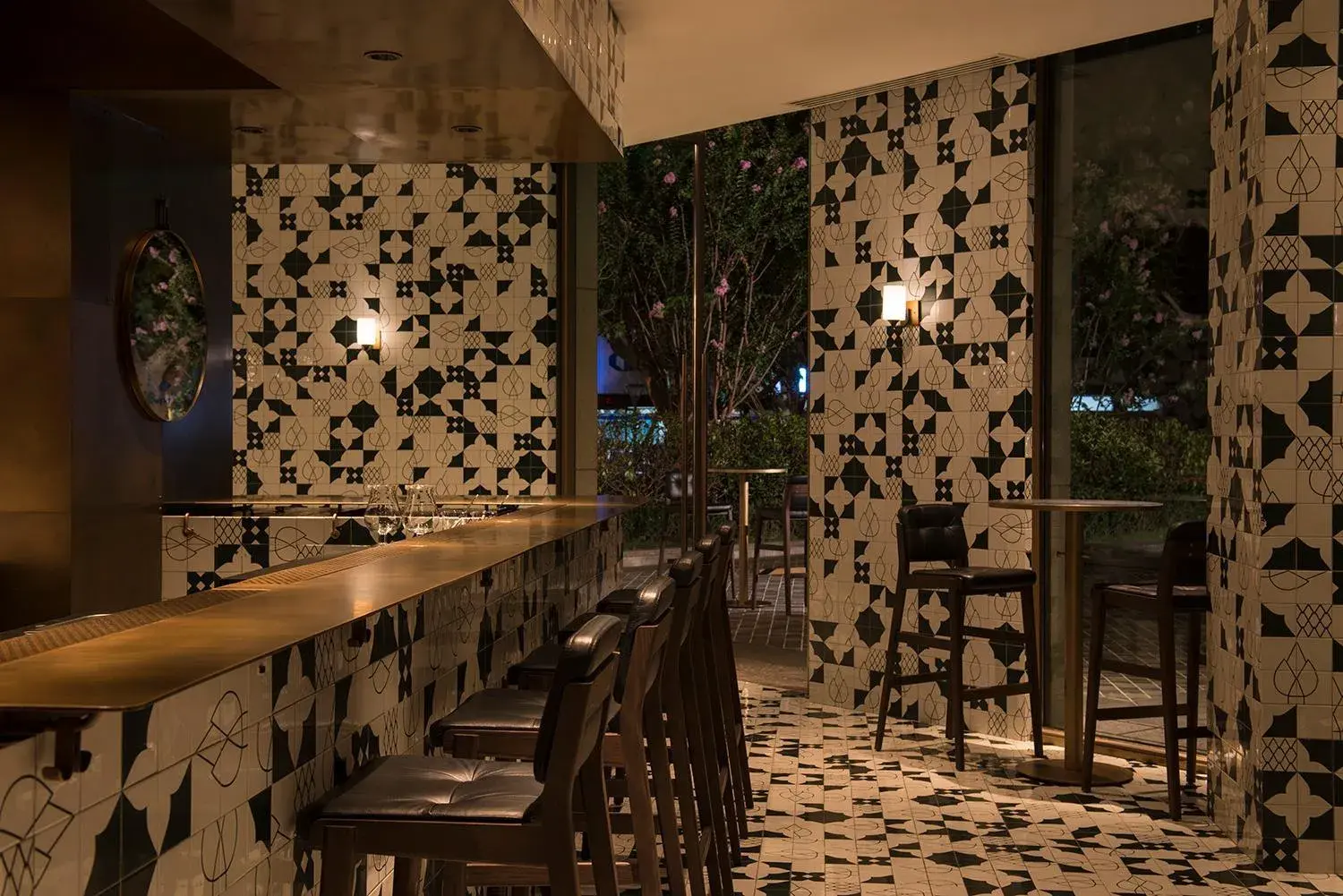 Lounge or bar in The Sukhothai Shanghai Lounge or bar in The Sukhothai Shanghai