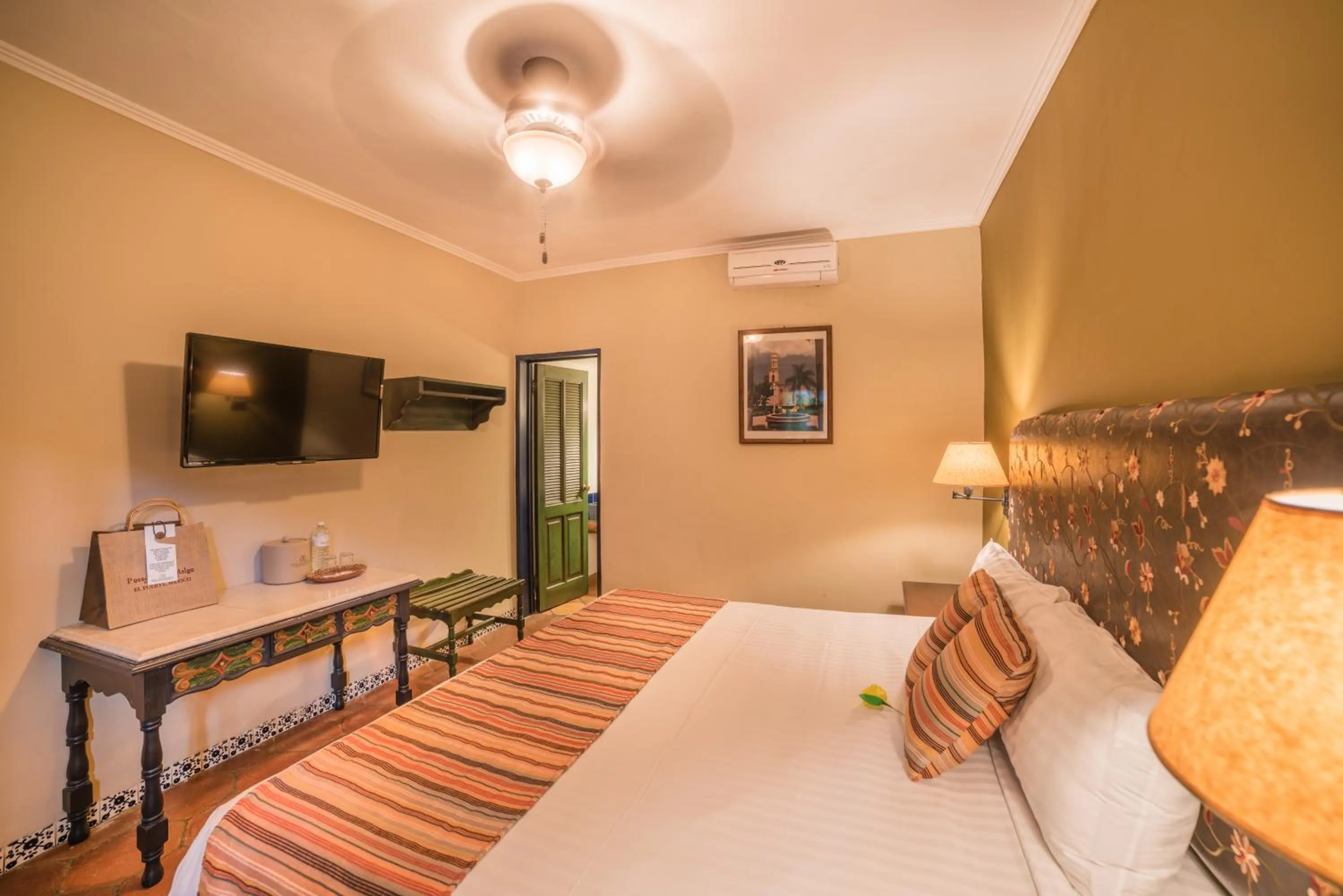 Bed in Hotel Posada del Hidalgo - Balderrama Hotel Collection