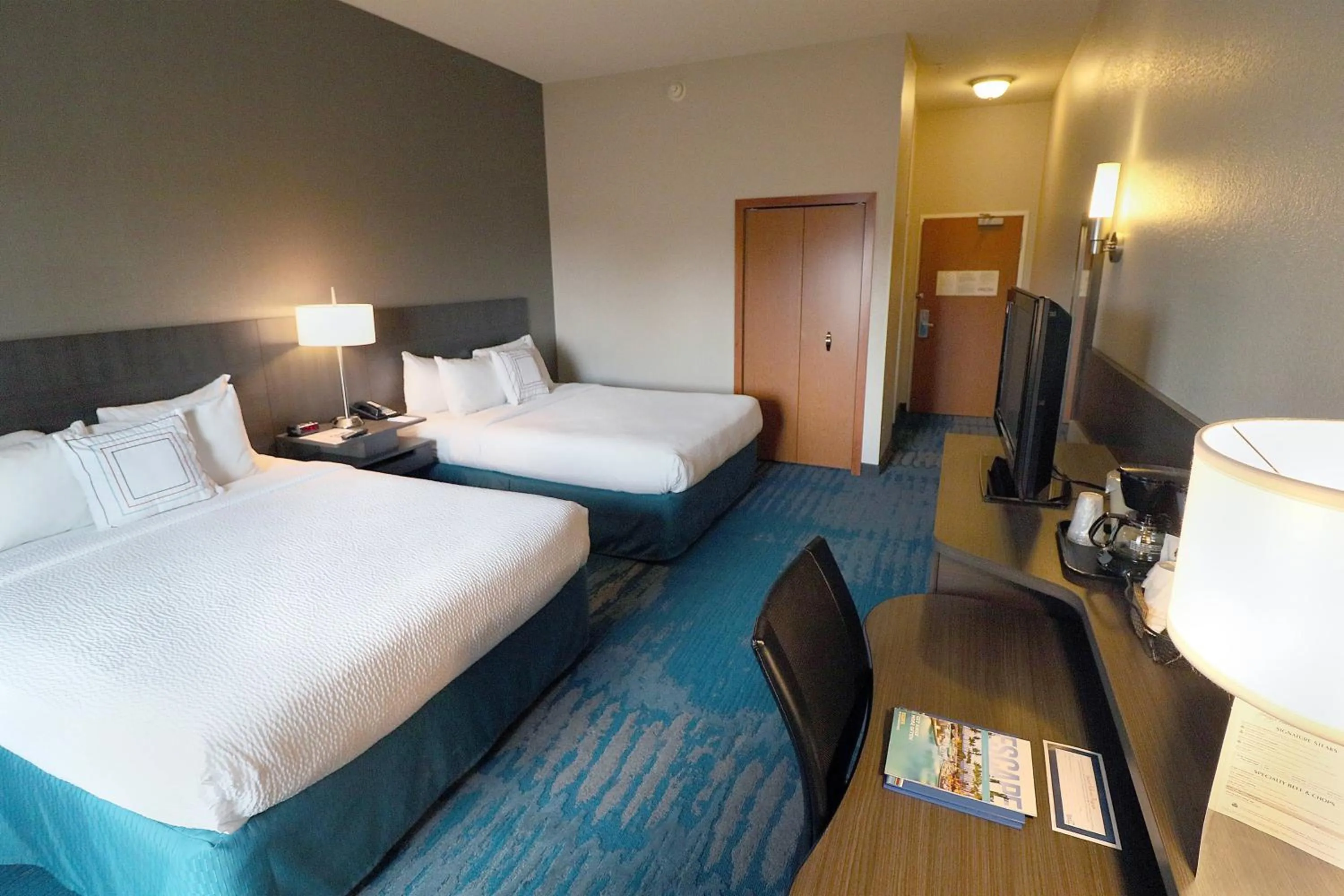 Photo of the whole room, Bed in Fairfield Inn & Suites Des Moines Airport