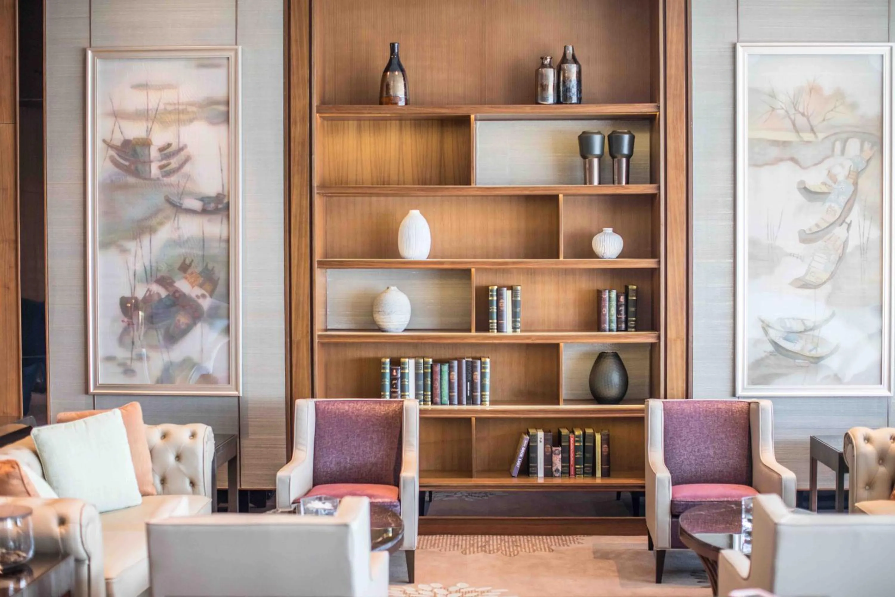 Lounge or bar in InterContinental Hanoi Landmark72 by IHG