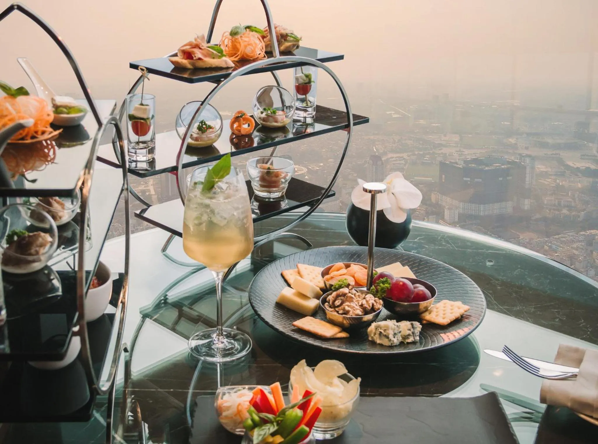 Restaurant/places to eat in InterContinental Hanoi Landmark72 by IHG