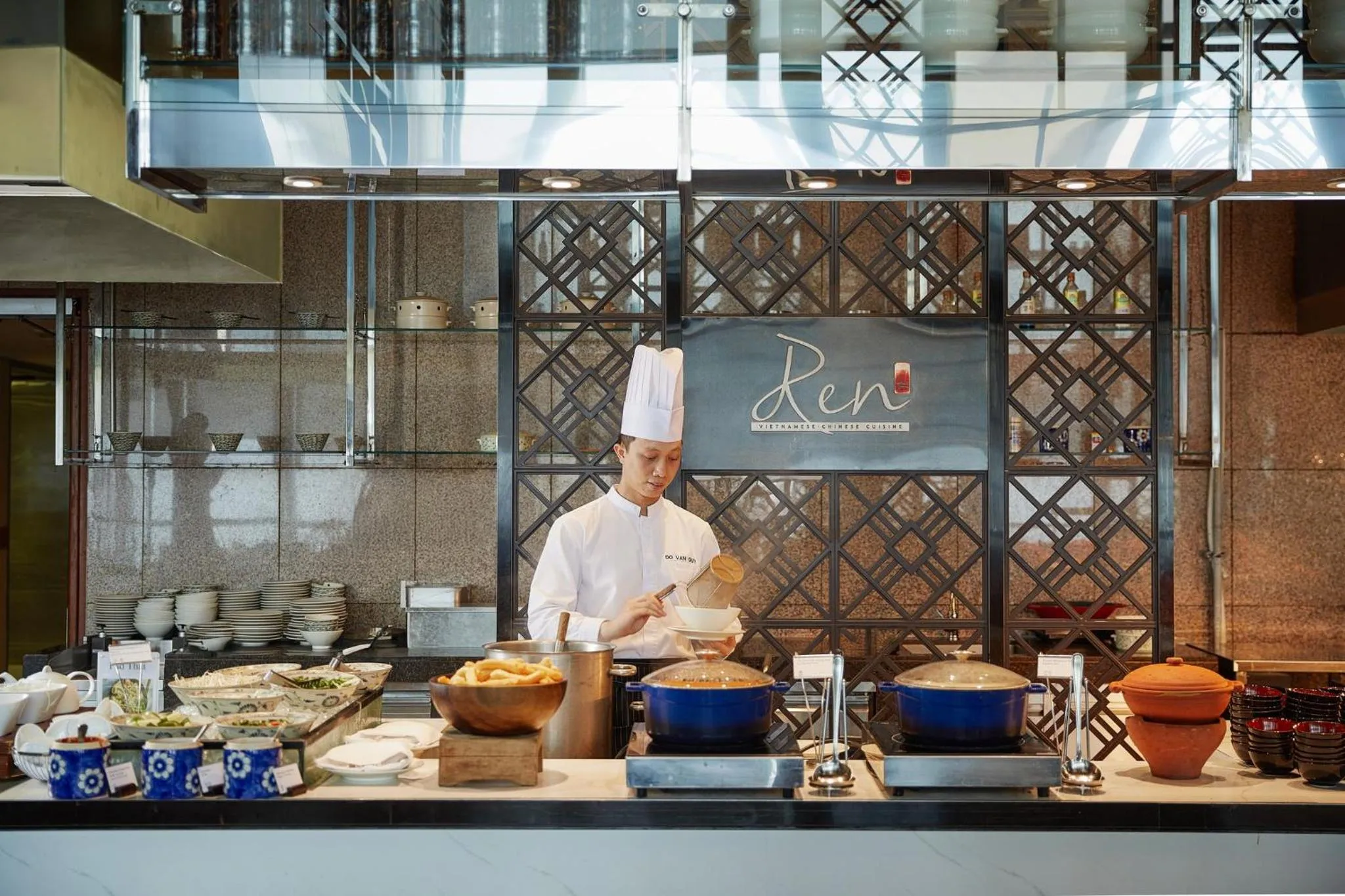 Restaurant/places to eat in InterContinental Hanoi Landmark72 by IHG