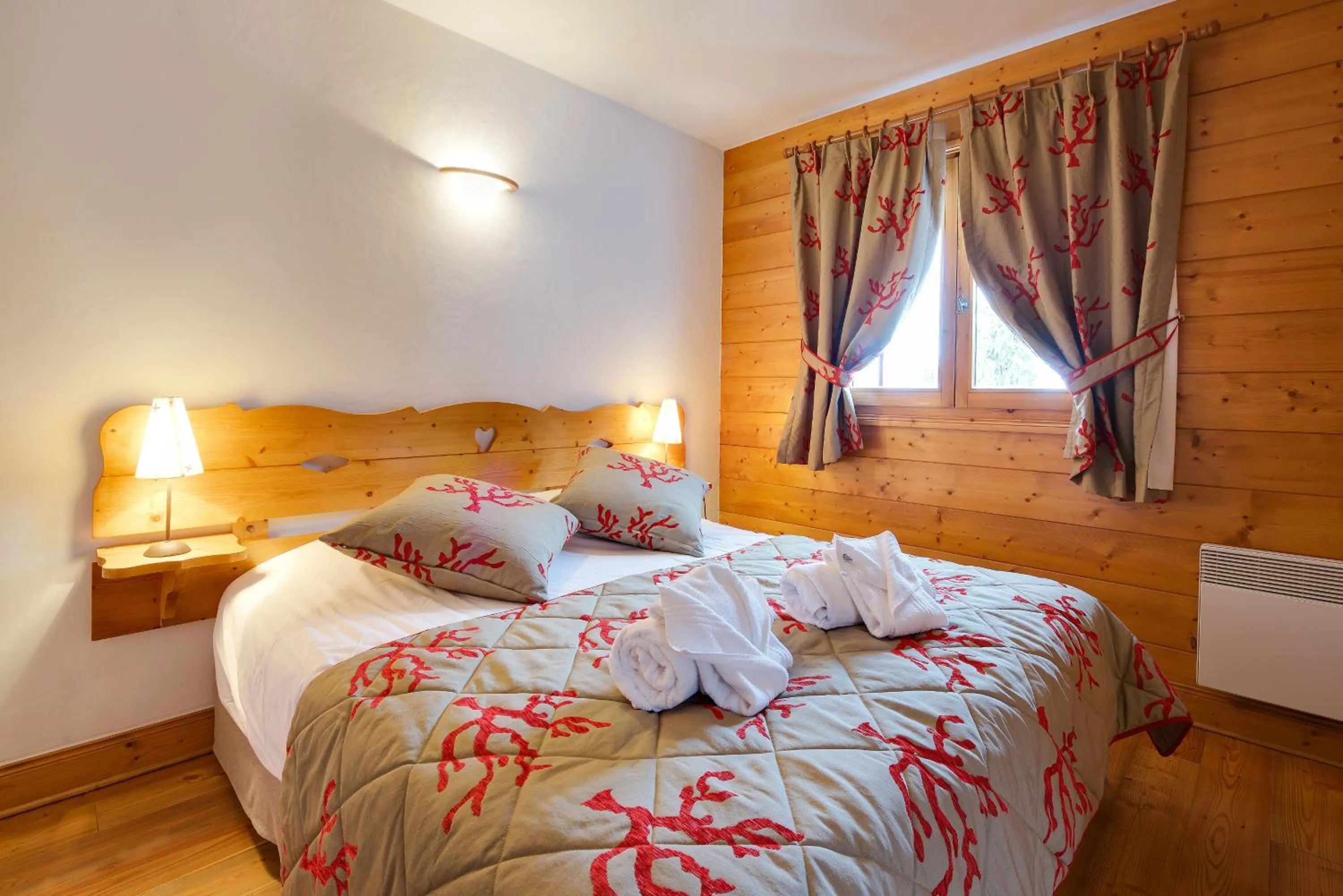 Bedroom, Bed in CGH Résidences & Spas Le Hameau Du Beaufortain