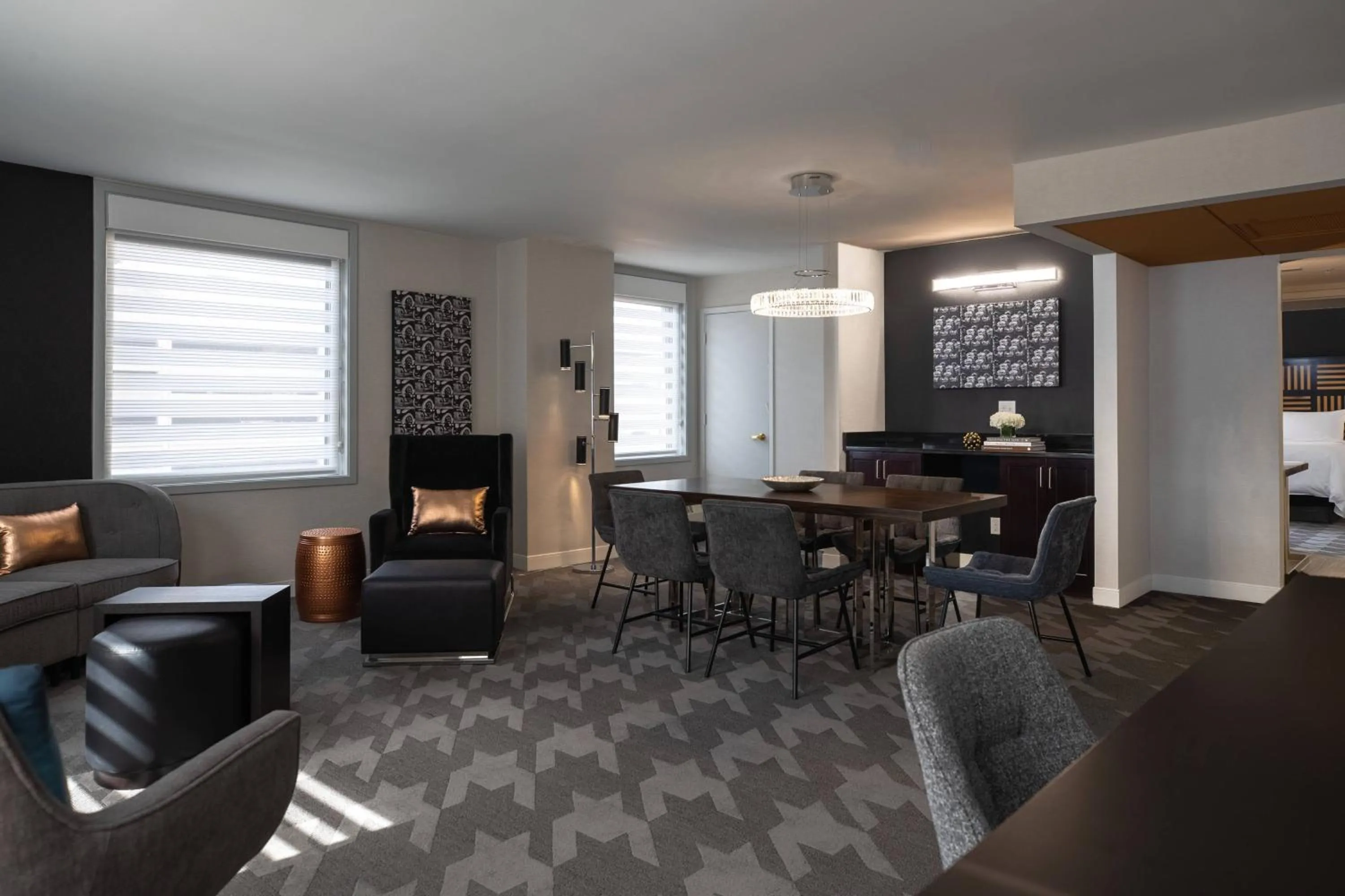 Bedroom in Renaissance Des Moines Savery Hotel