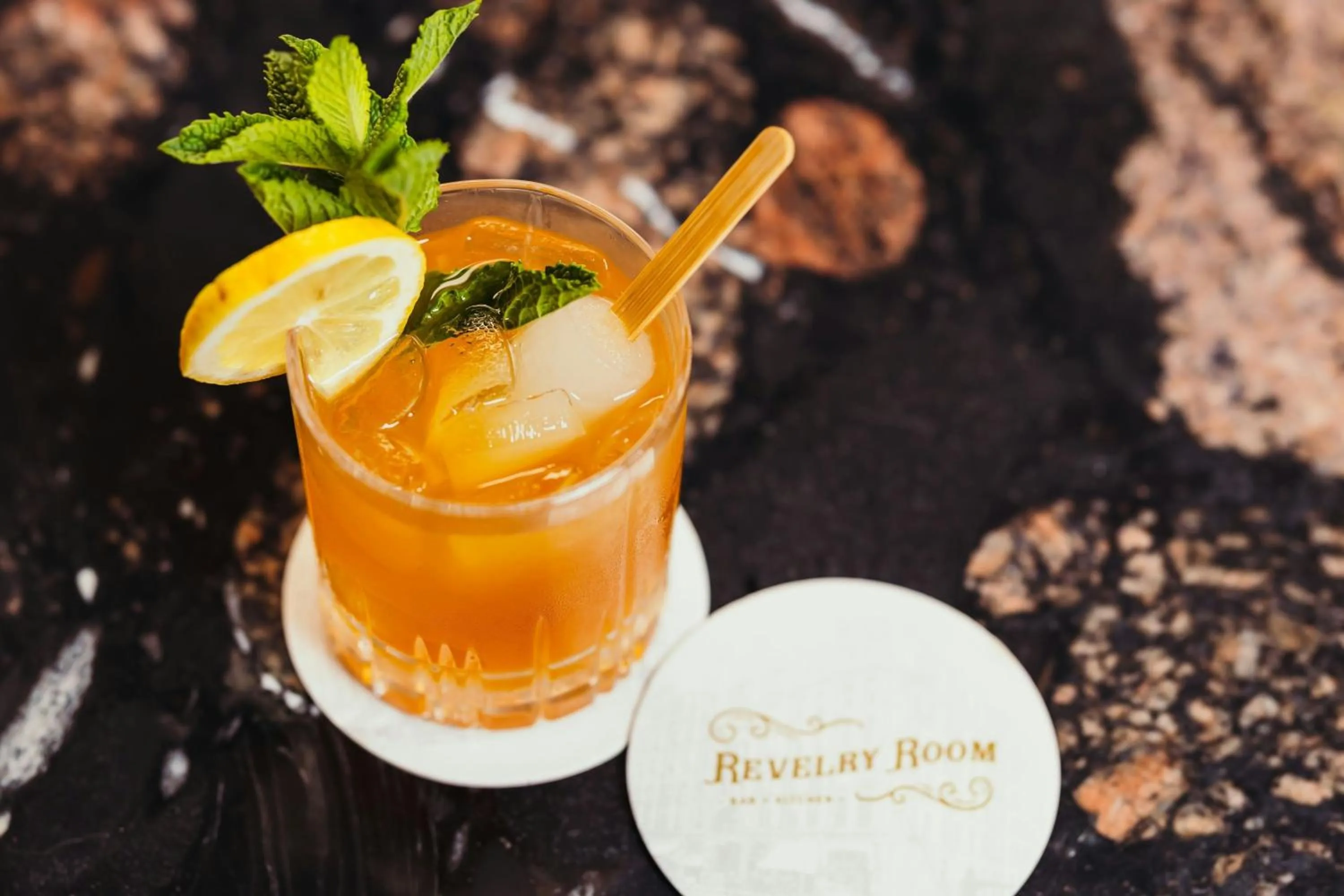 Restaurant/places to eat in Renaissance Des Moines Savery Hotel