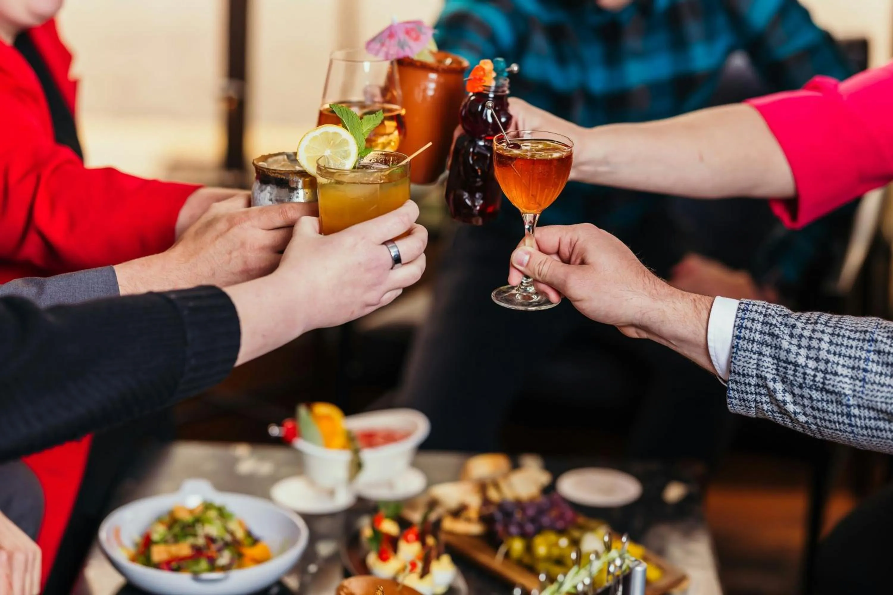 Restaurant/places to eat in Renaissance Des Moines Savery Hotel