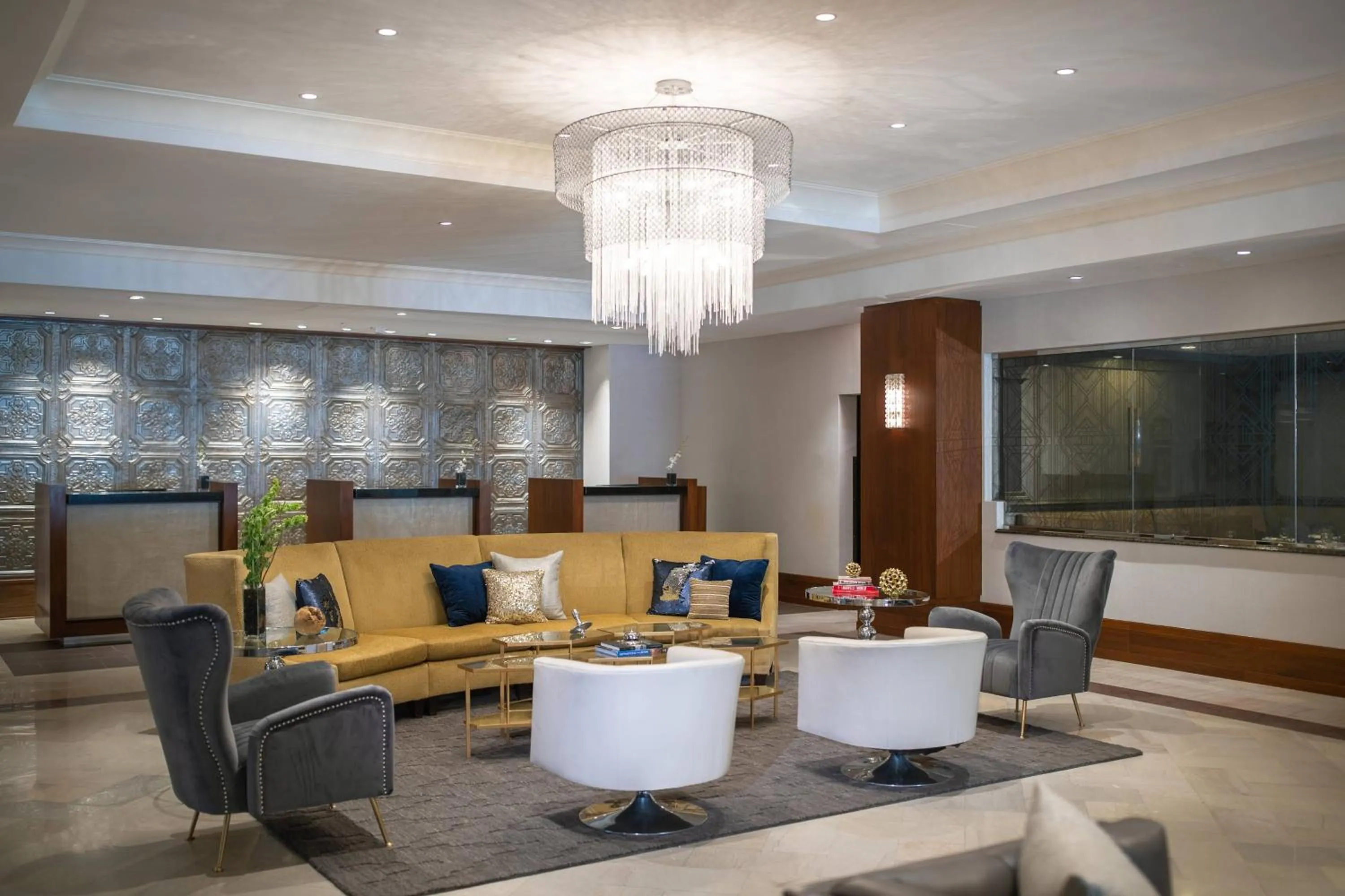 Lobby or reception in Renaissance Des Moines Savery Hotel