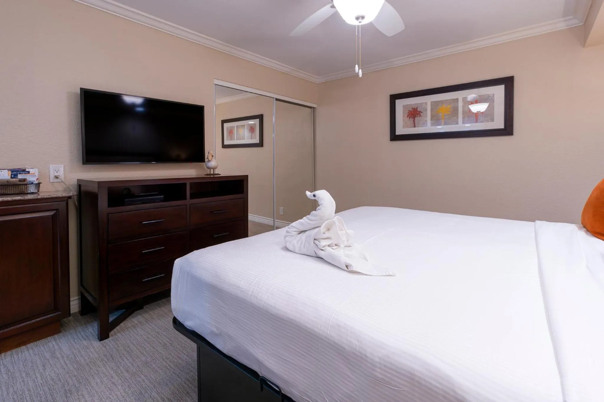 Bedroom, Bed in Coronado Beach Resort