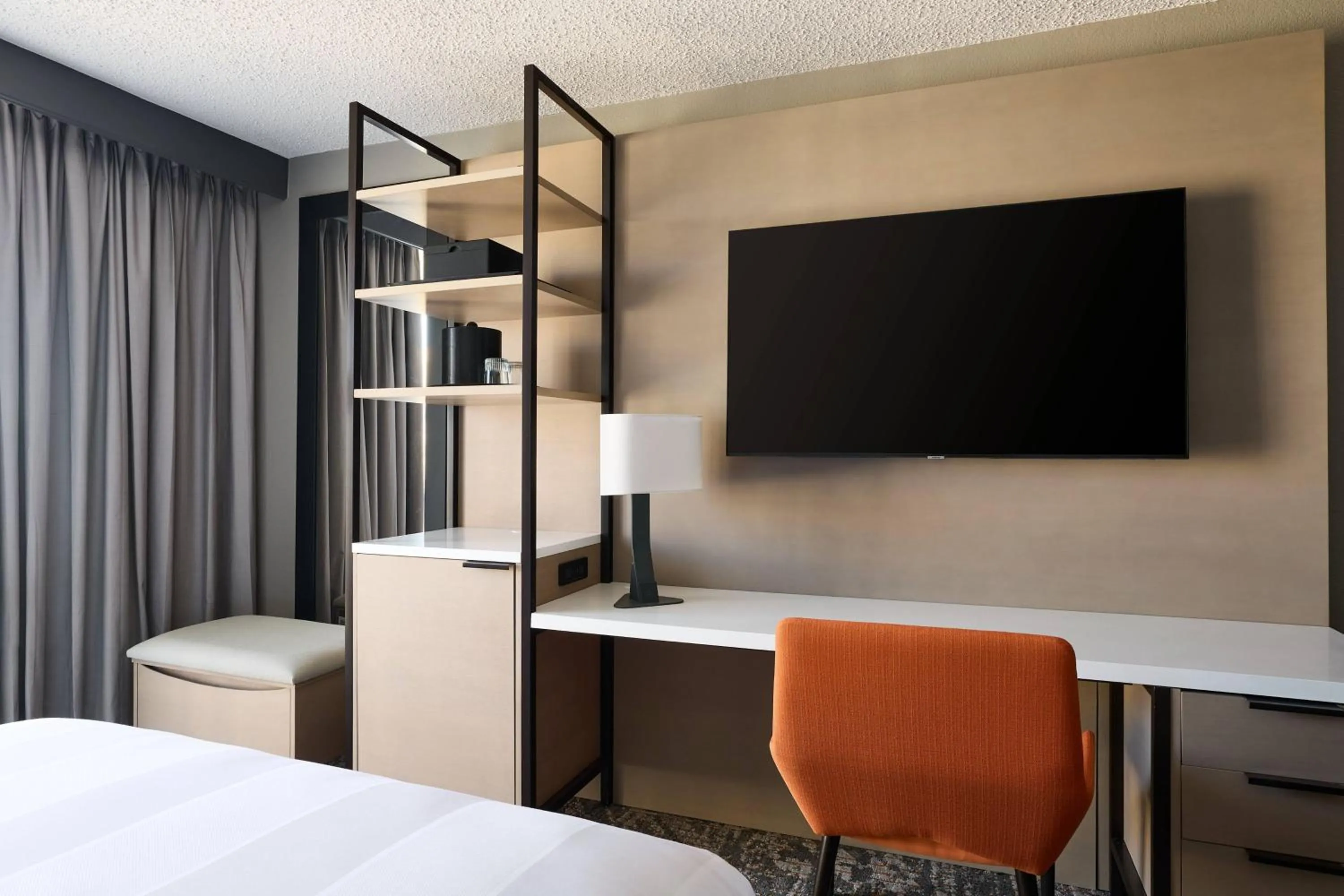 Photo of the whole room, Bed in Marriott El Paso