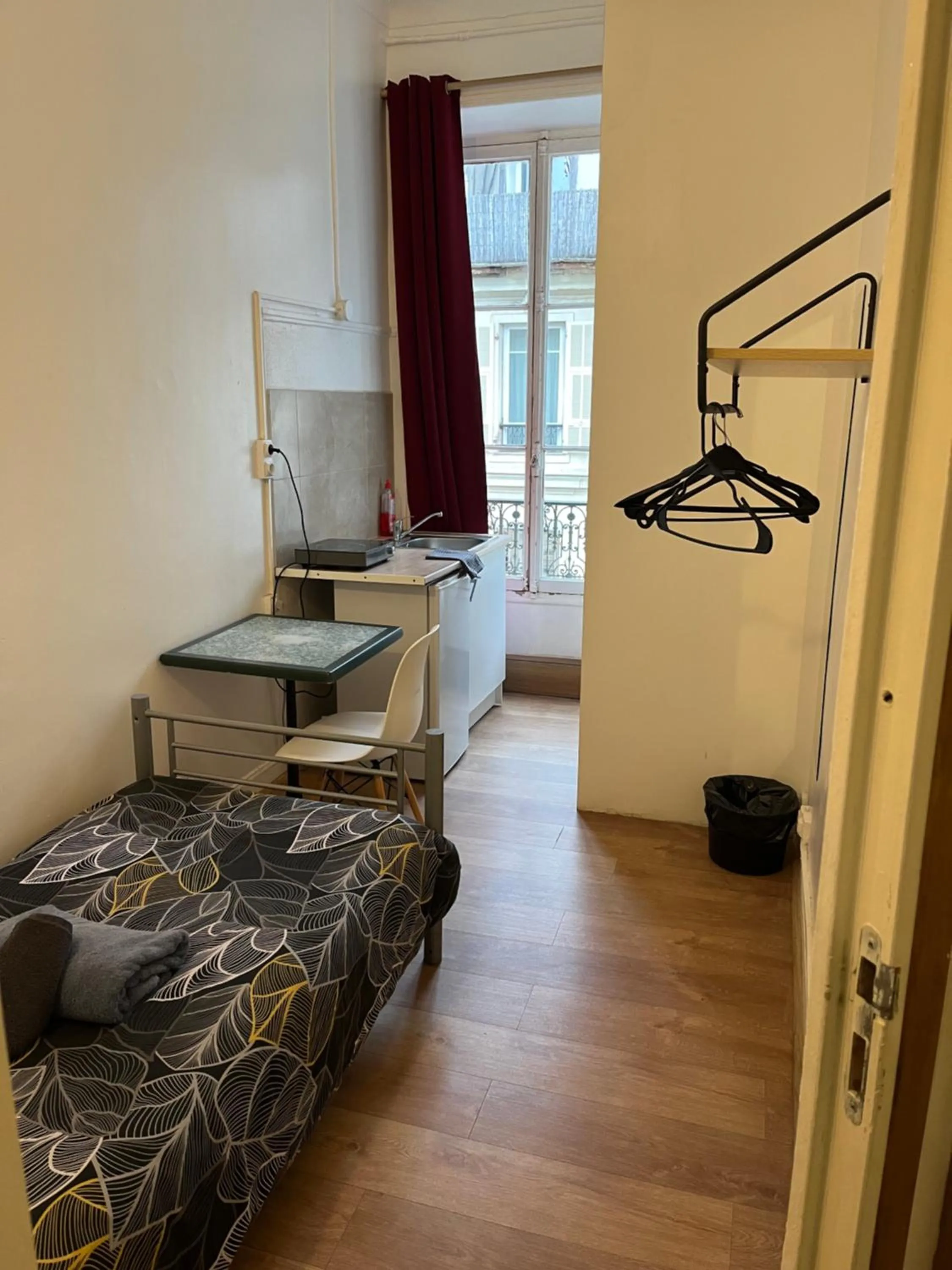 Kitchen or kitchenette in Hôtel Lyonnais