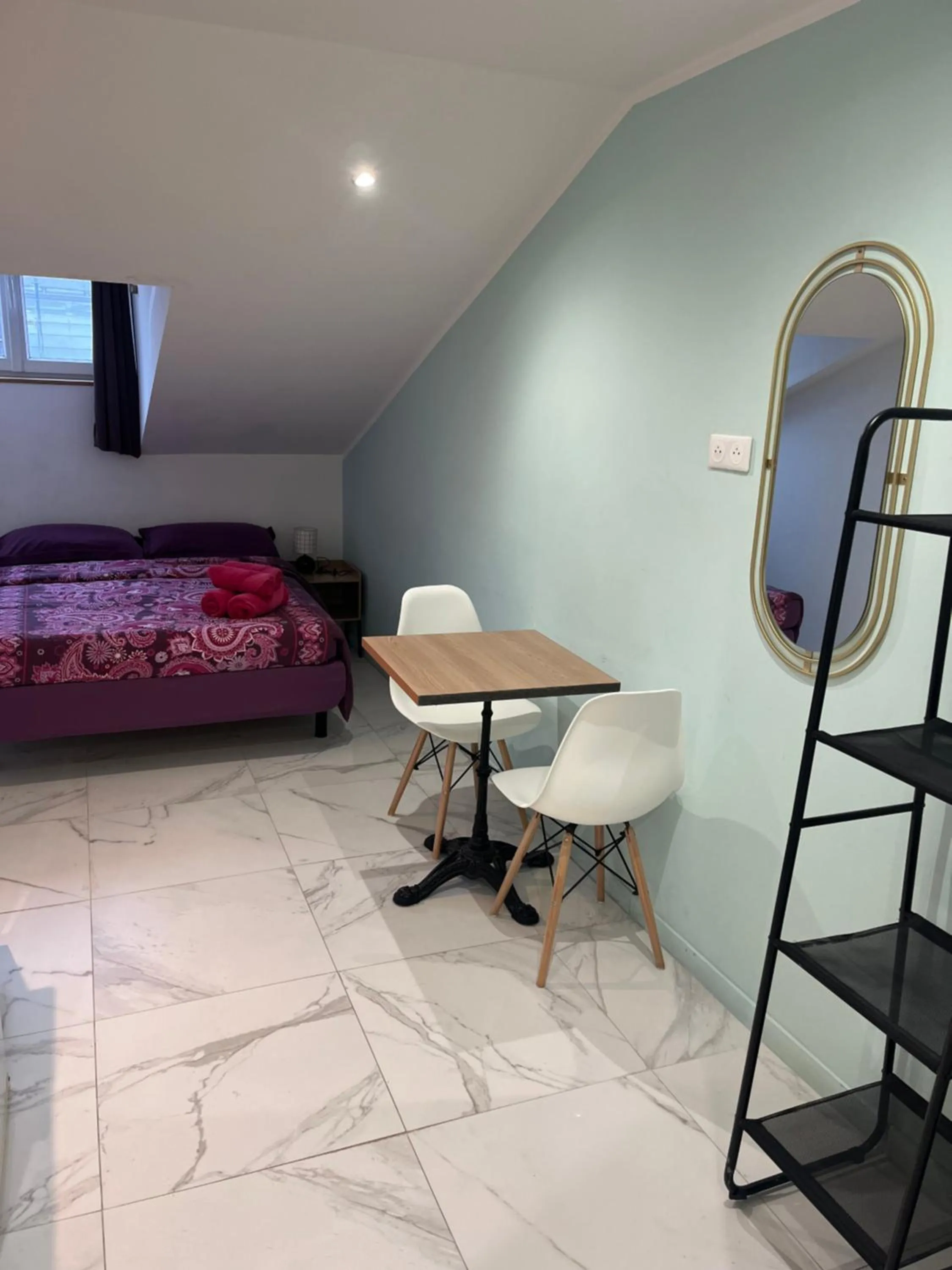 Bed in Hôtel Lyonnais