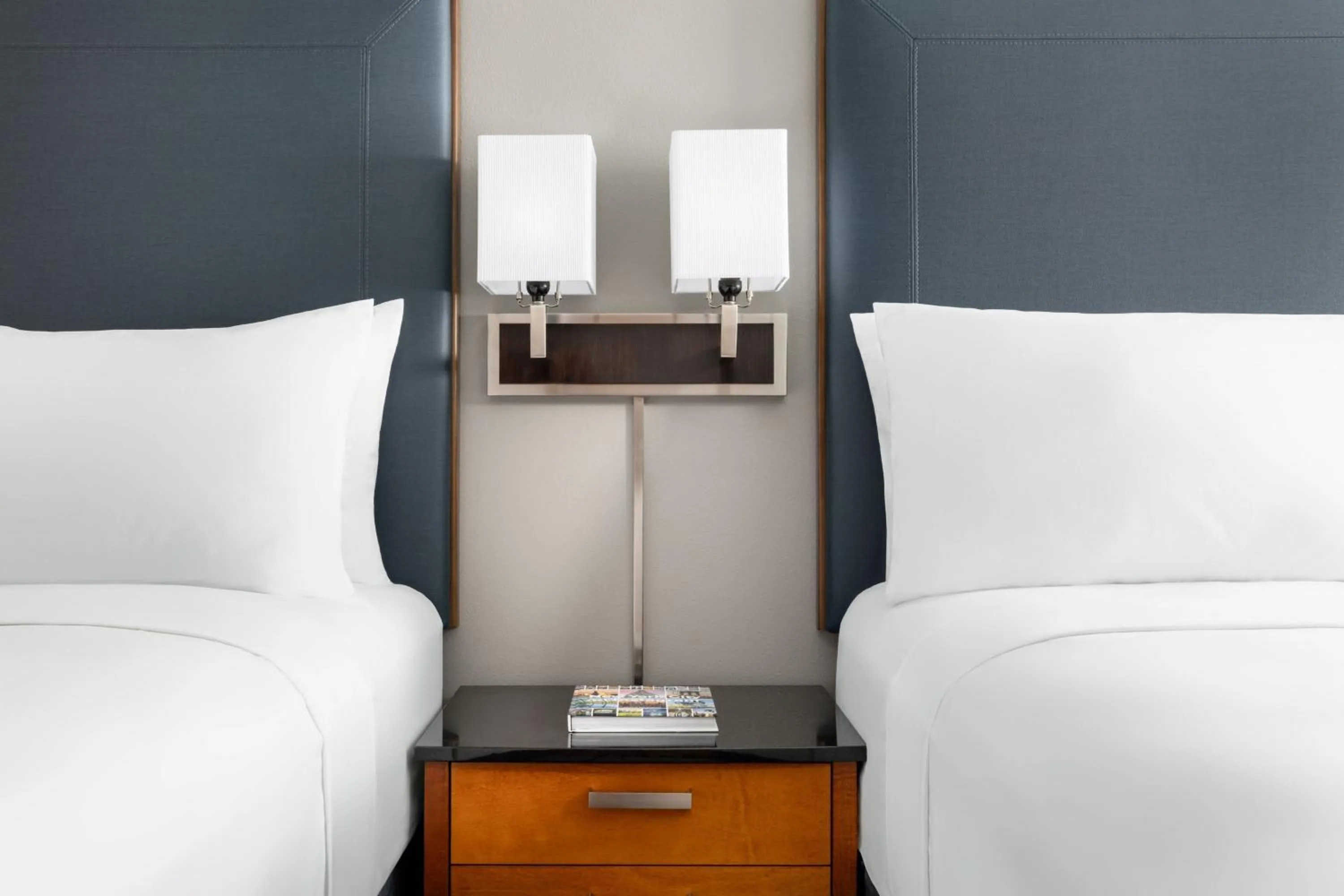 Photo of the whole room, Bed in Courtyard Montvale