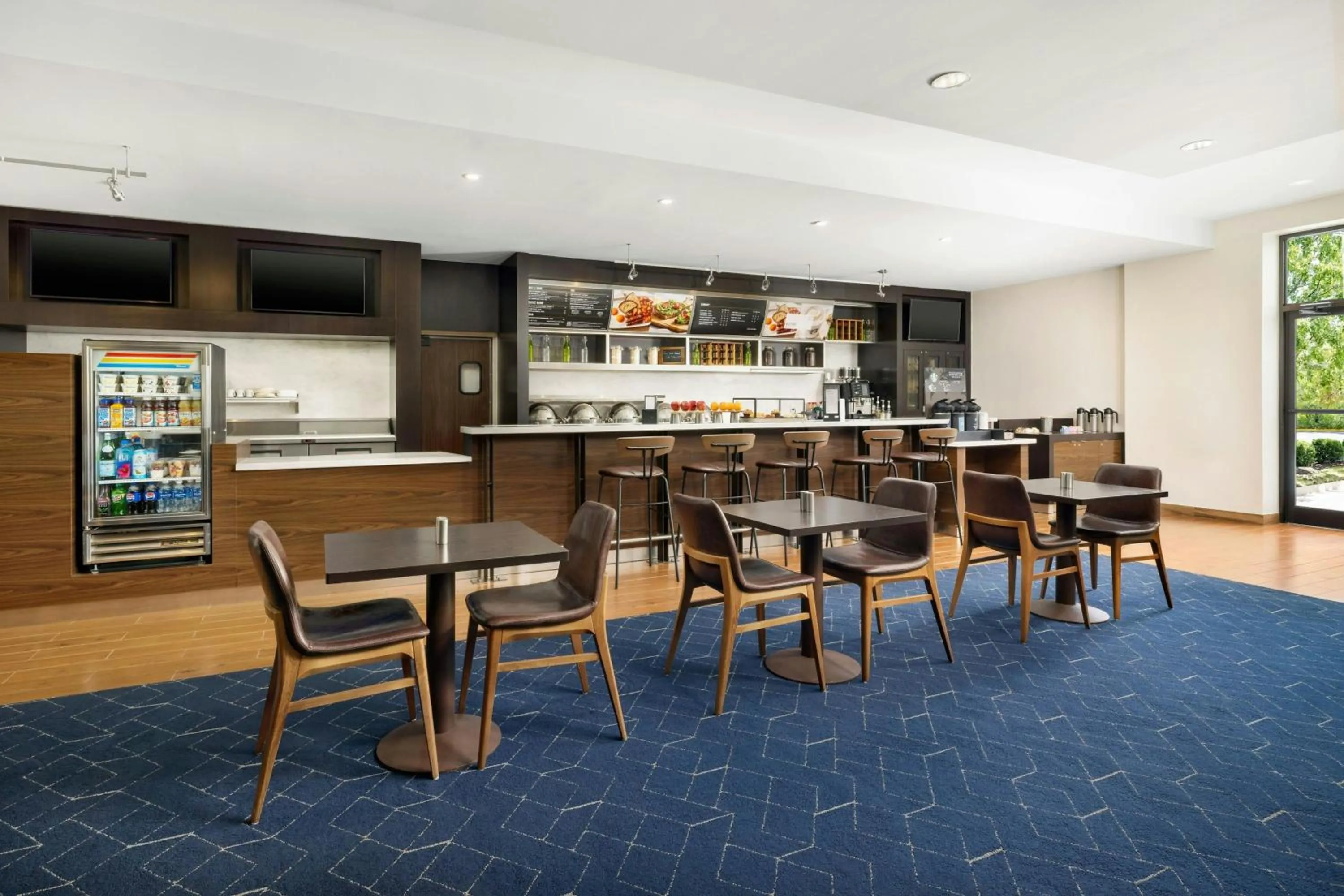 Breakfast in Courtyard by Marriott Montvale