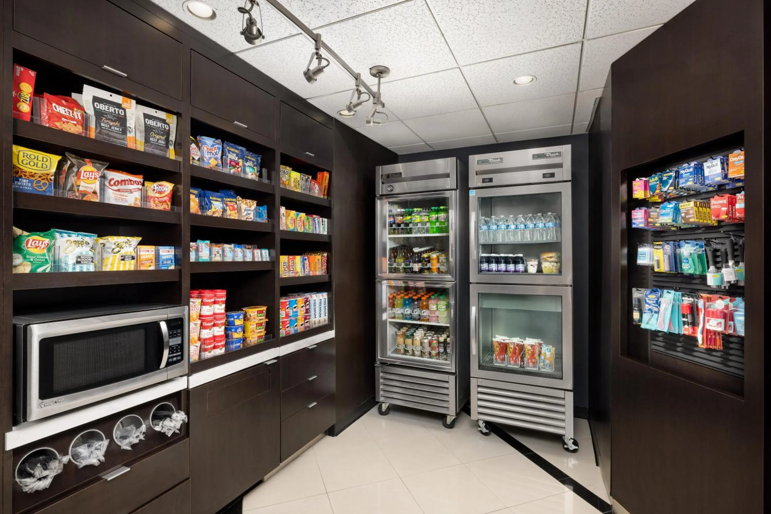 Supermarket/grocery shop in Courtyard by Marriott Montvale