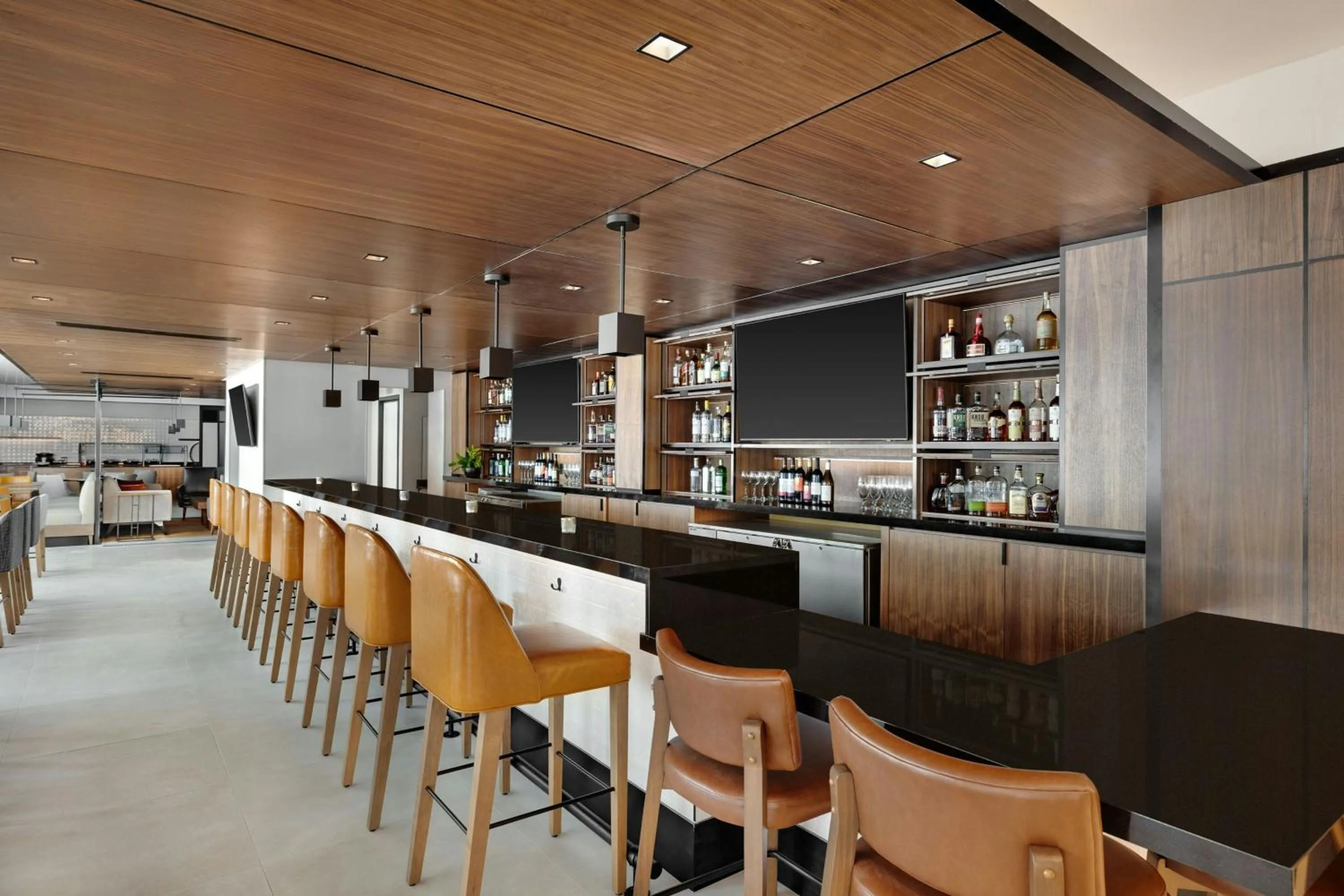 Lounge or bar in Marriott Saddle Brook