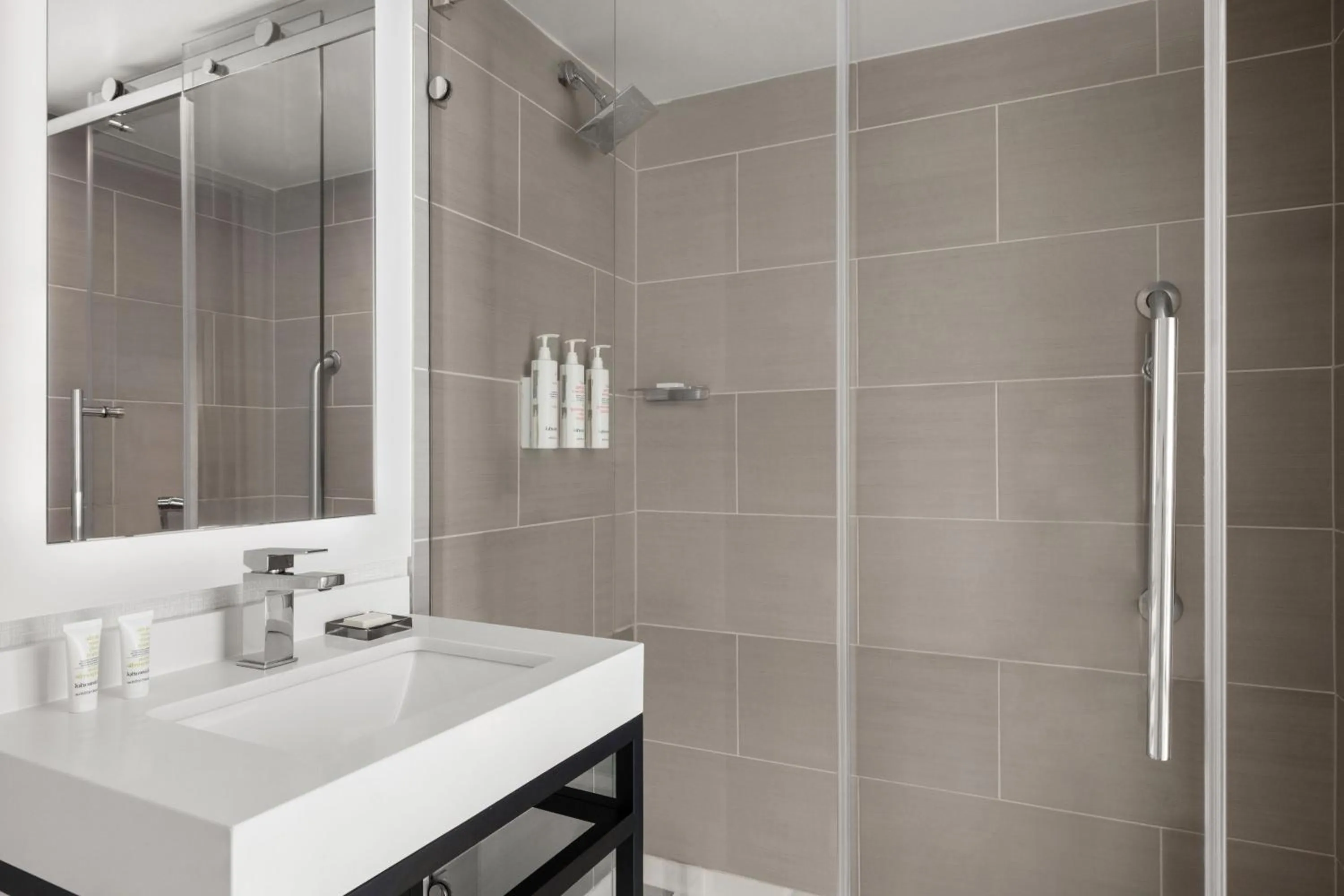 Bathroom in Marriott Saddle Brook