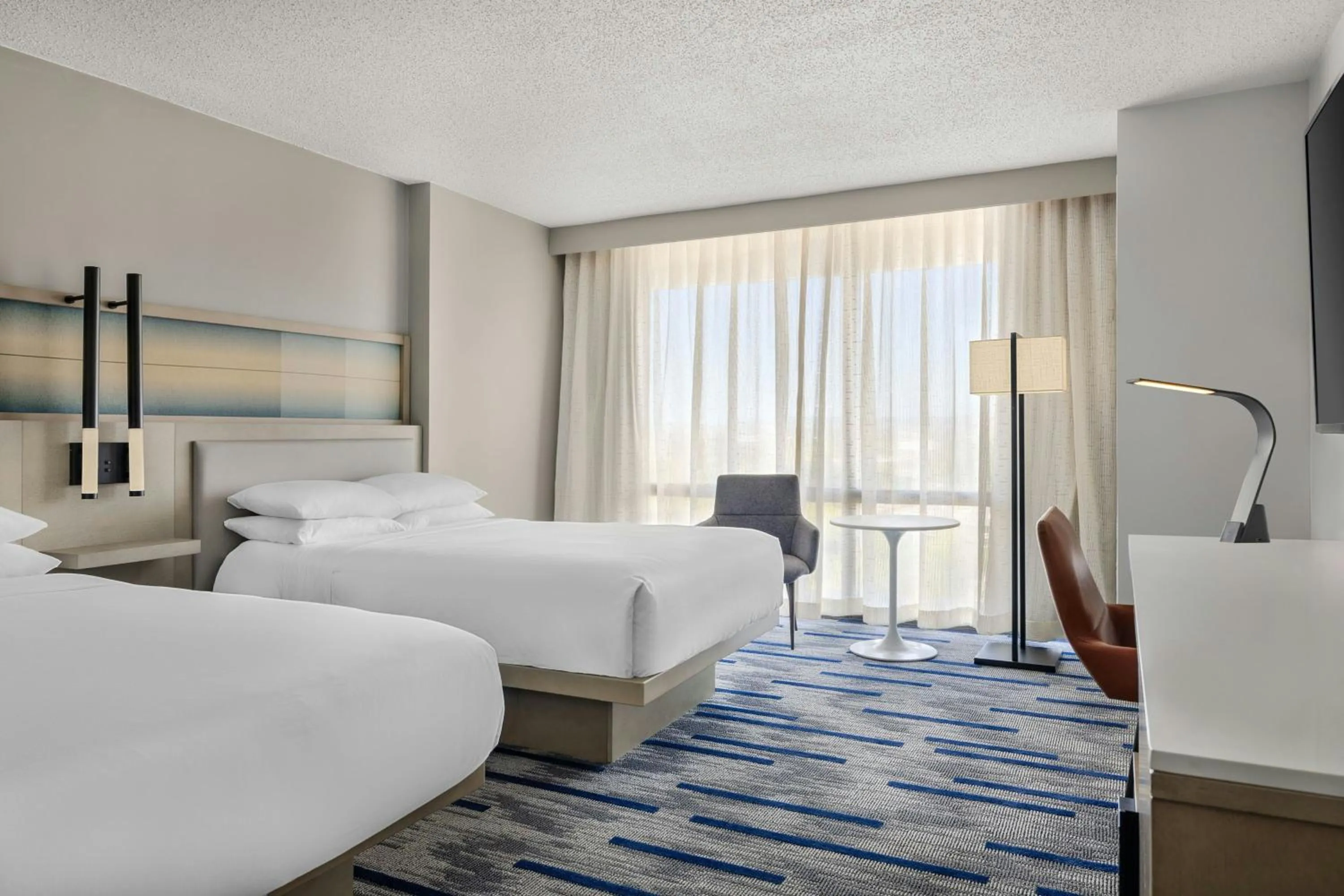 Photo of the whole room, Bed in Marriott Saddle Brook