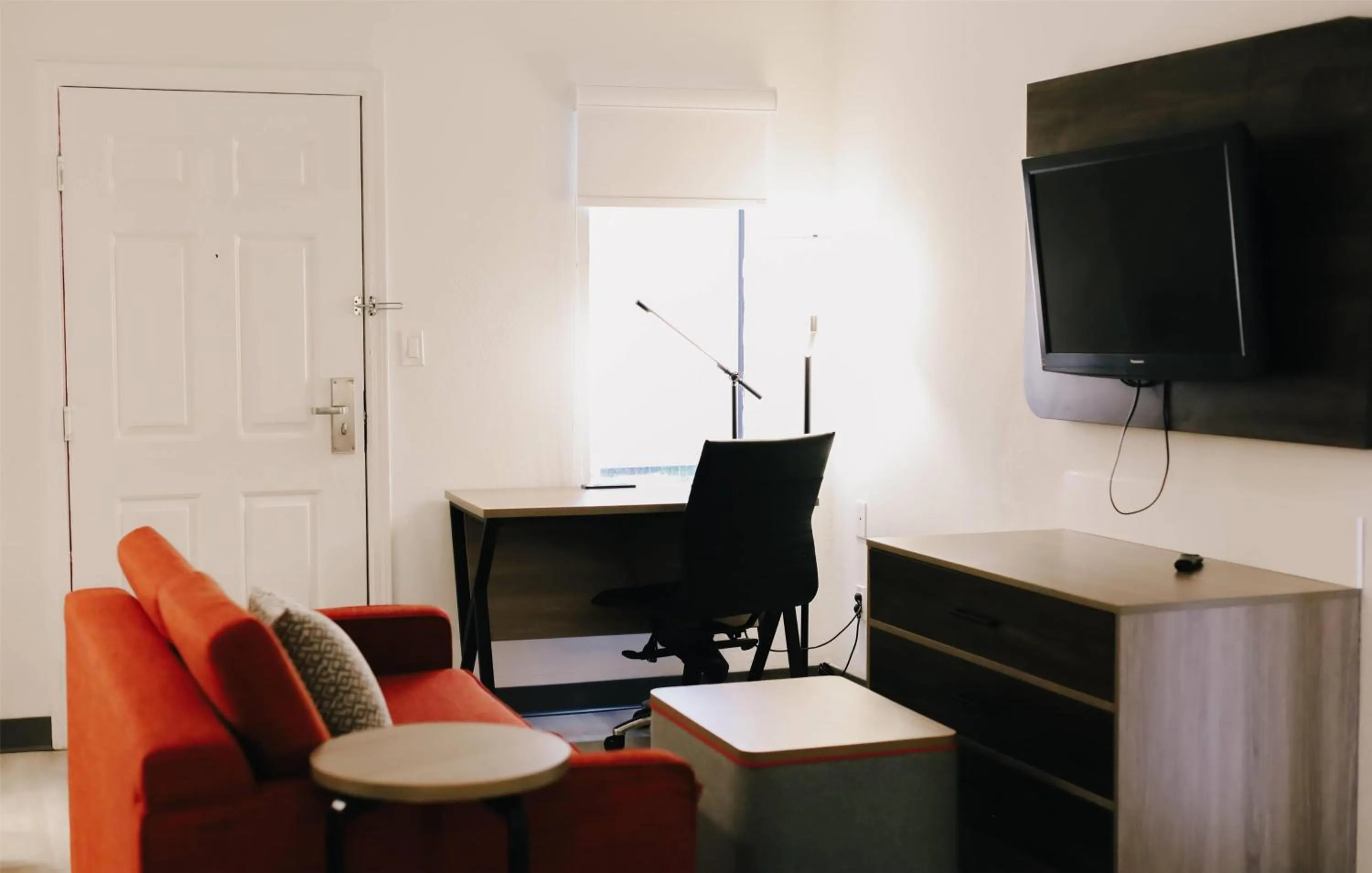 Photo of the whole room in Hawthorn Suites by Wyndham Tinton Falls