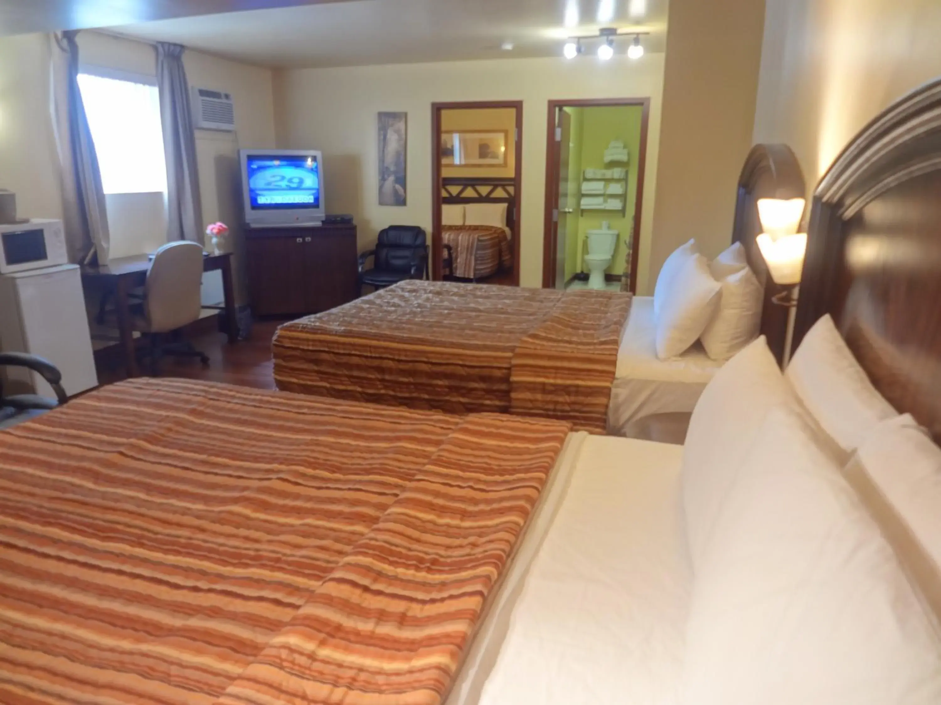 Family Room - Basement (6 Adults) in Hotel Citadelle Family Room - Basement (6 Adults) in Hotel Citadelle