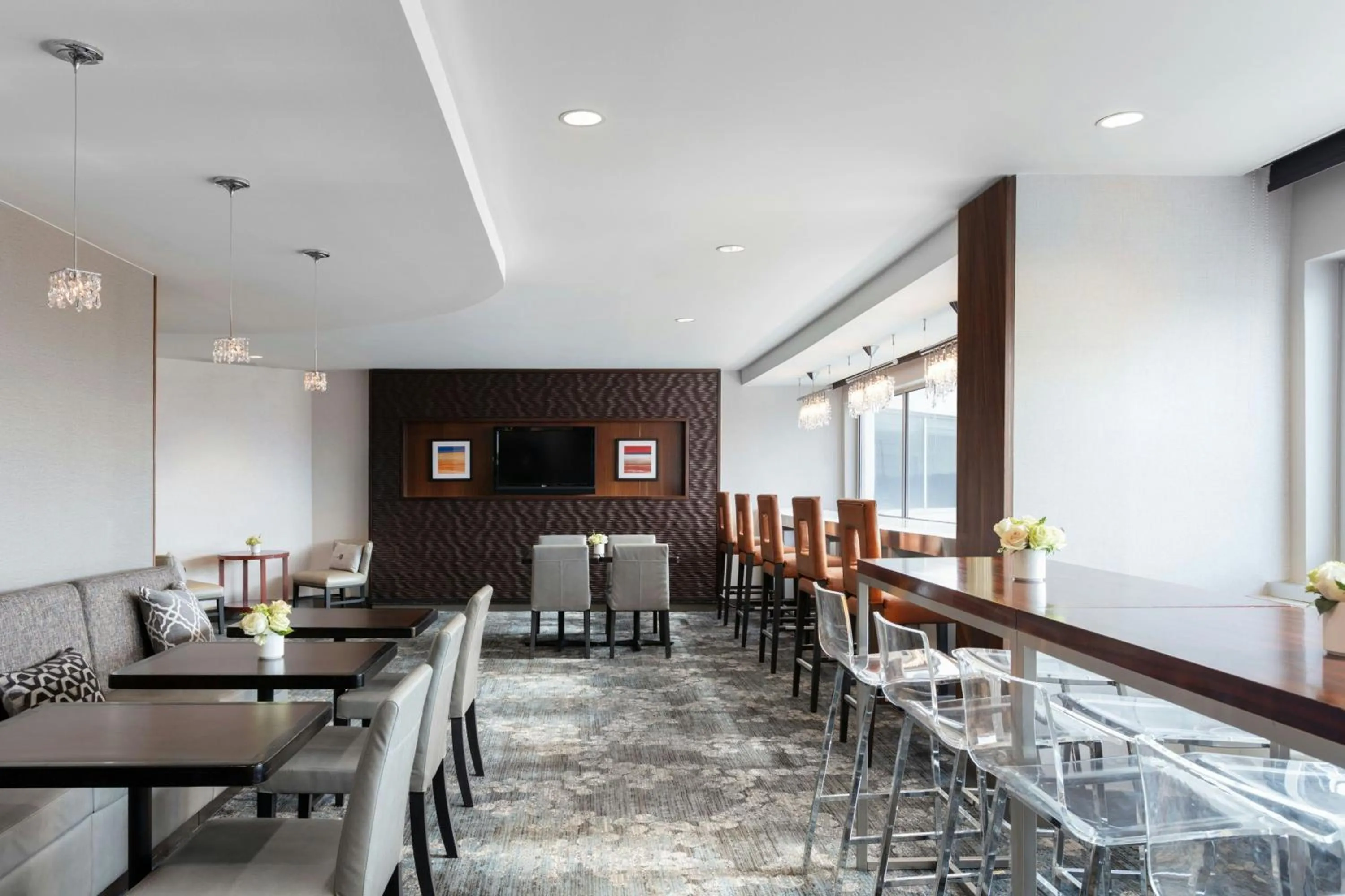 Lounge or bar in Delta Hotels by Marriott Woodbridge