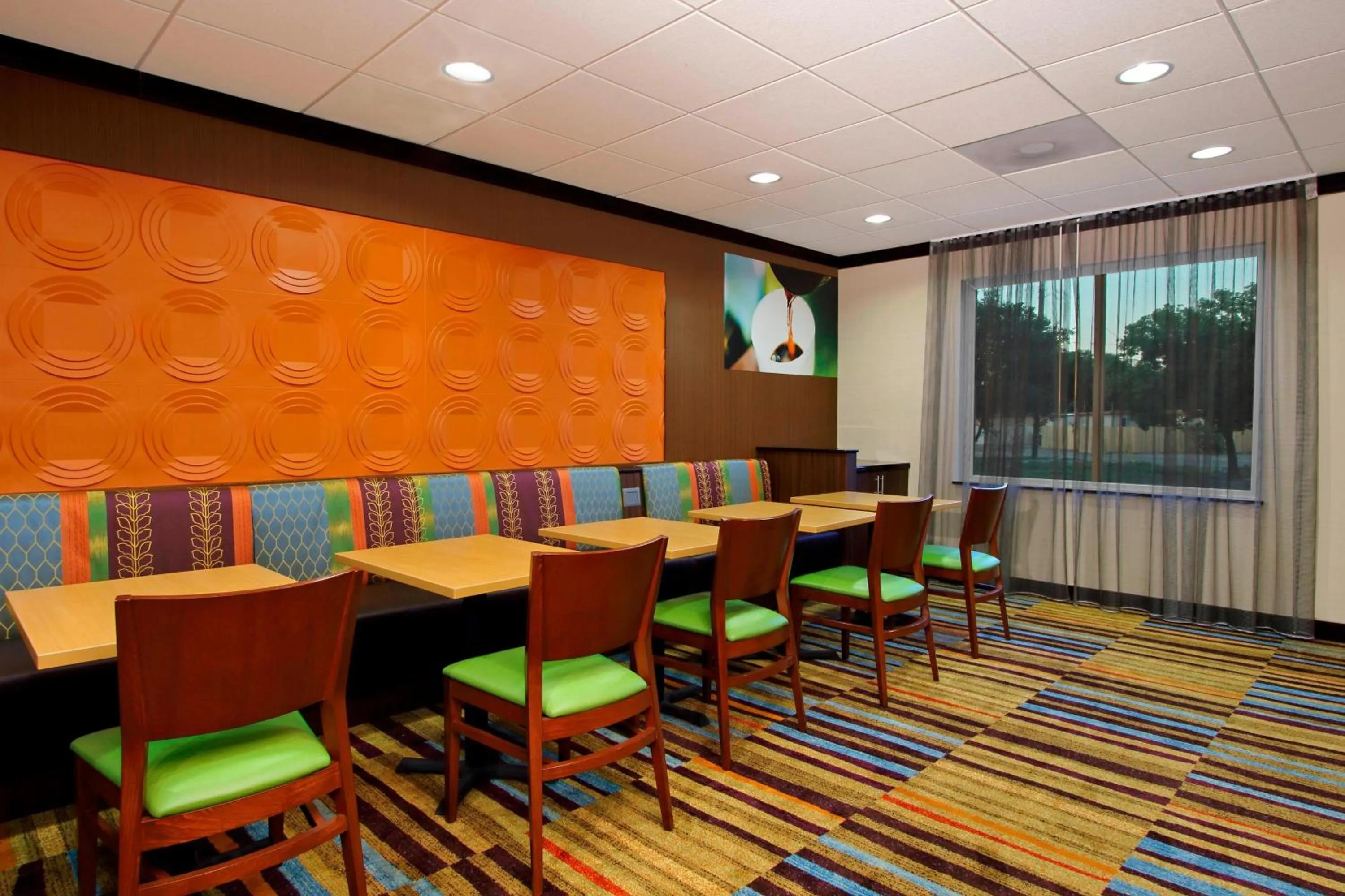 Restaurant/places to eat in Fairfield Inn & Suites Fresno Clovis