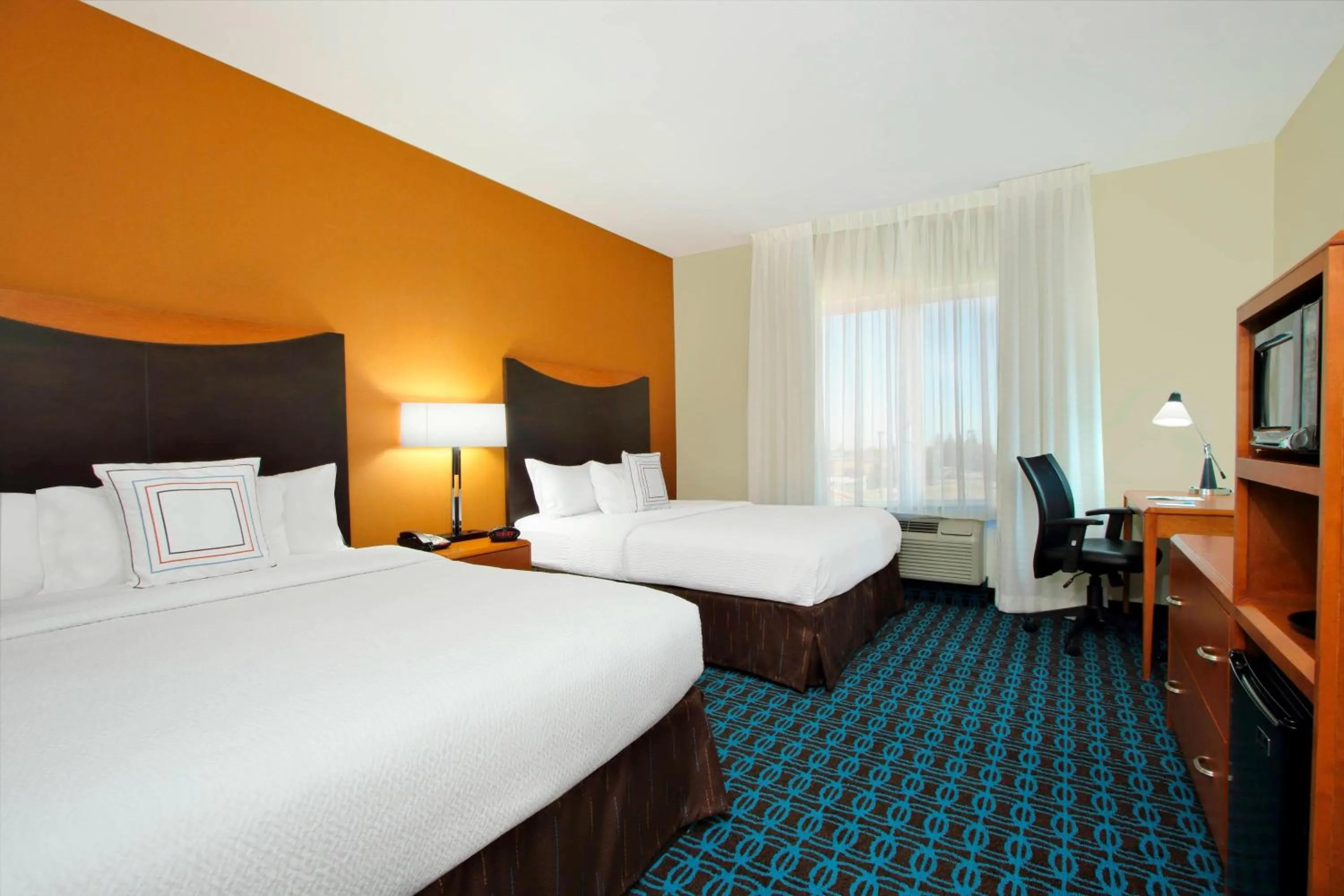 Photo of the whole room, Bed in Fairfield Inn & Suites Fresno Clovis