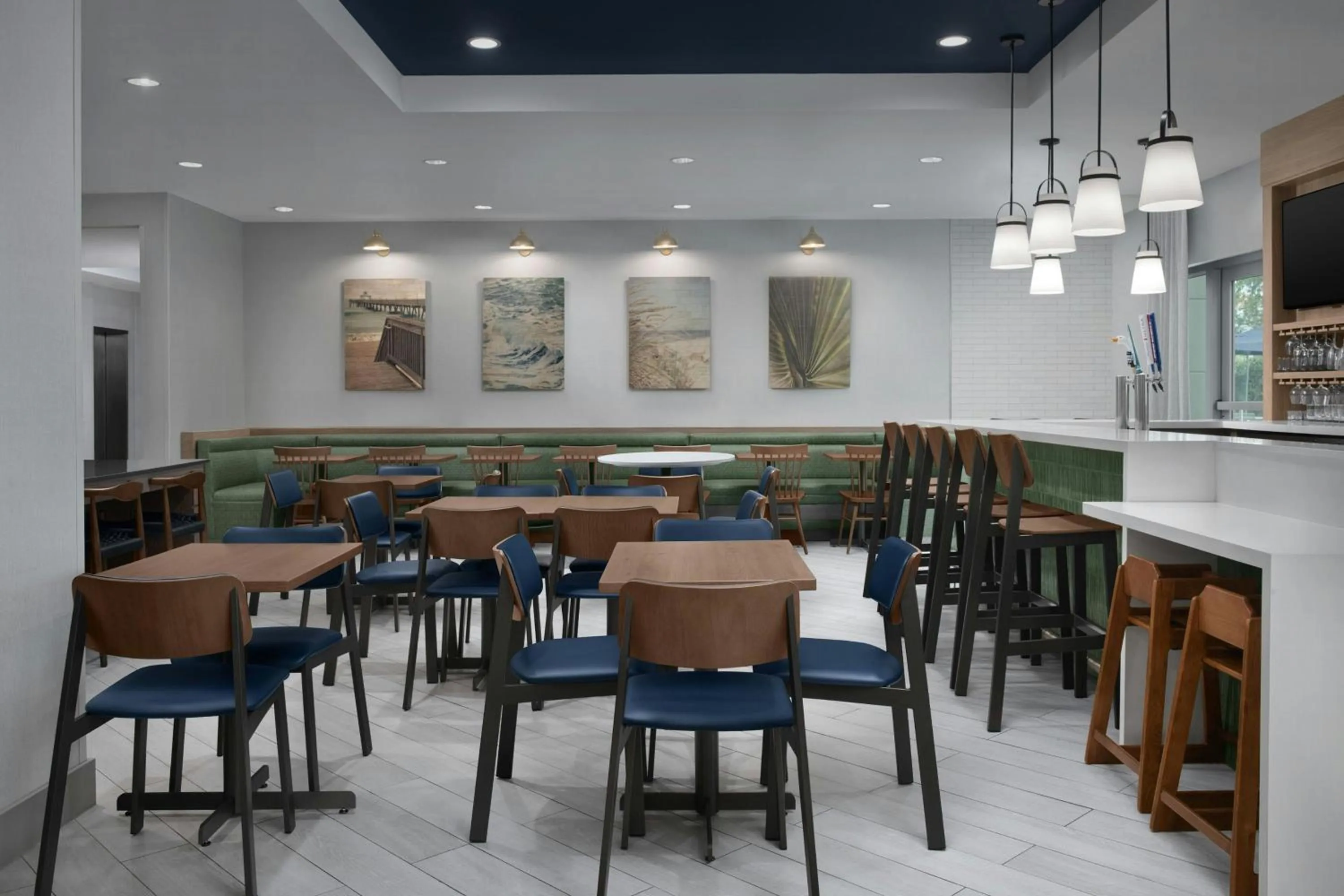 Breakfast in Fairfield Inn & Suites Fort Lauderdale Airport & Cruise Port