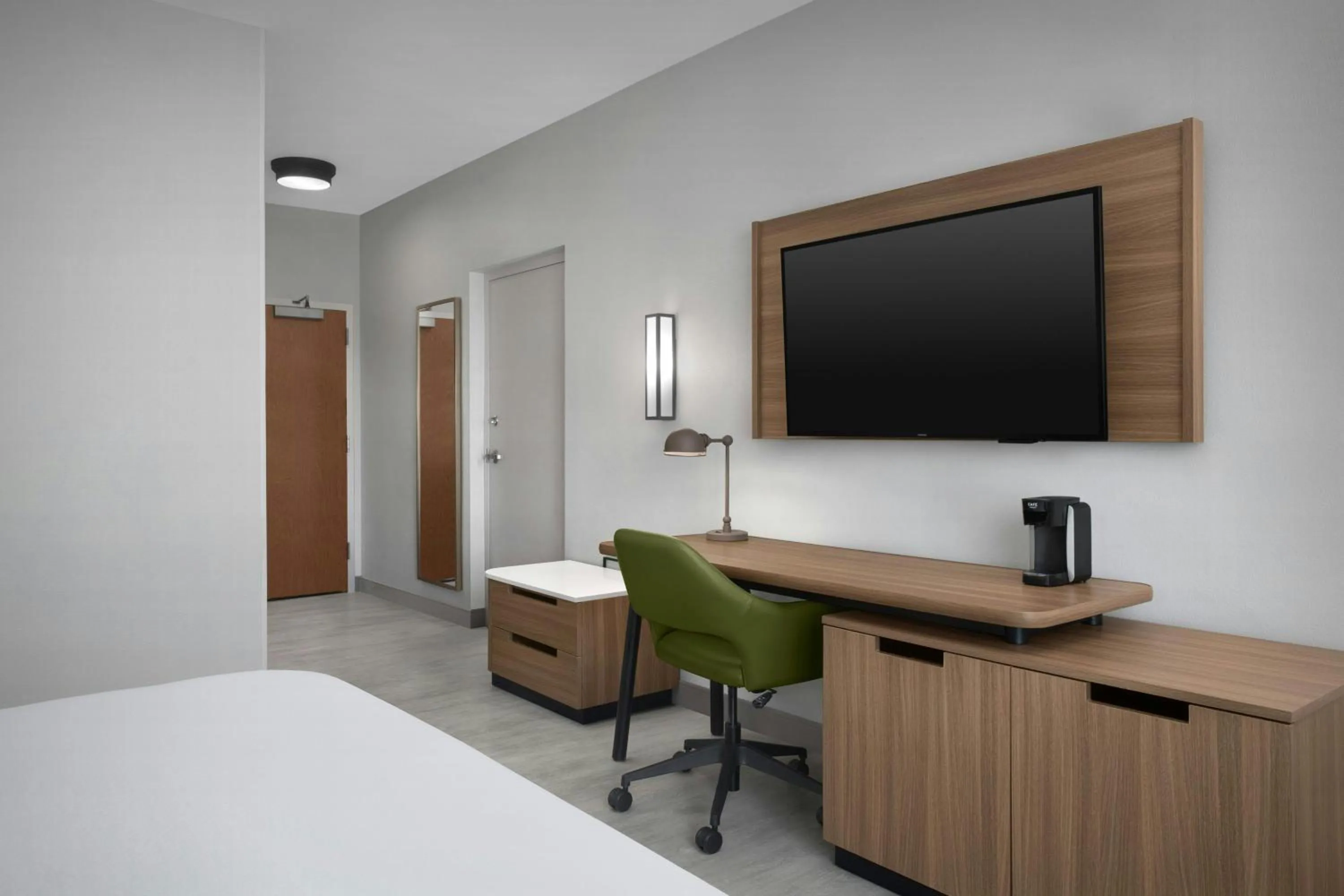 Photo of the whole room, Bed in Fairfield Inn & Suites Fort Lauderdale Airport & Cruise Port