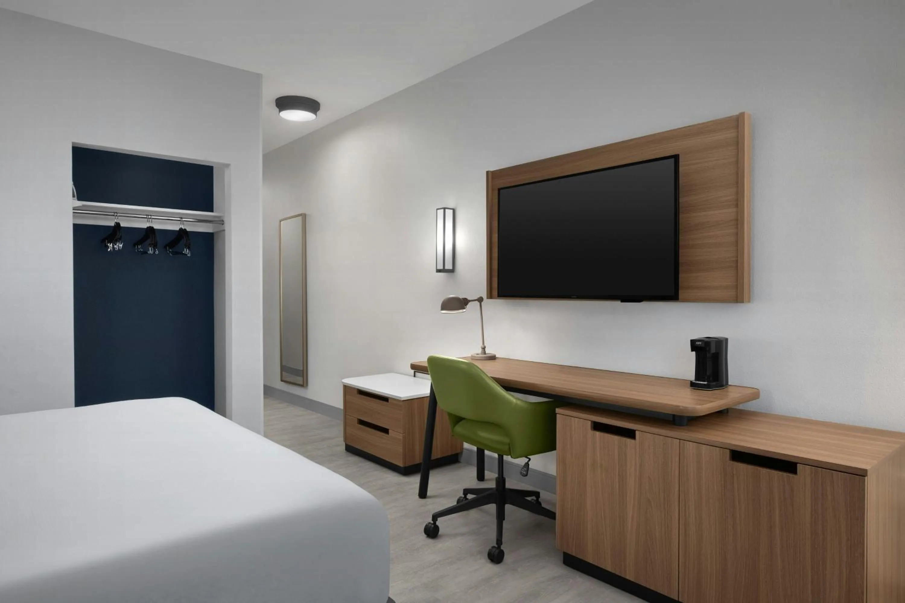 Photo of the whole room, Bed in Fairfield Inn & Suites Fort Lauderdale Airport & Cruise Port