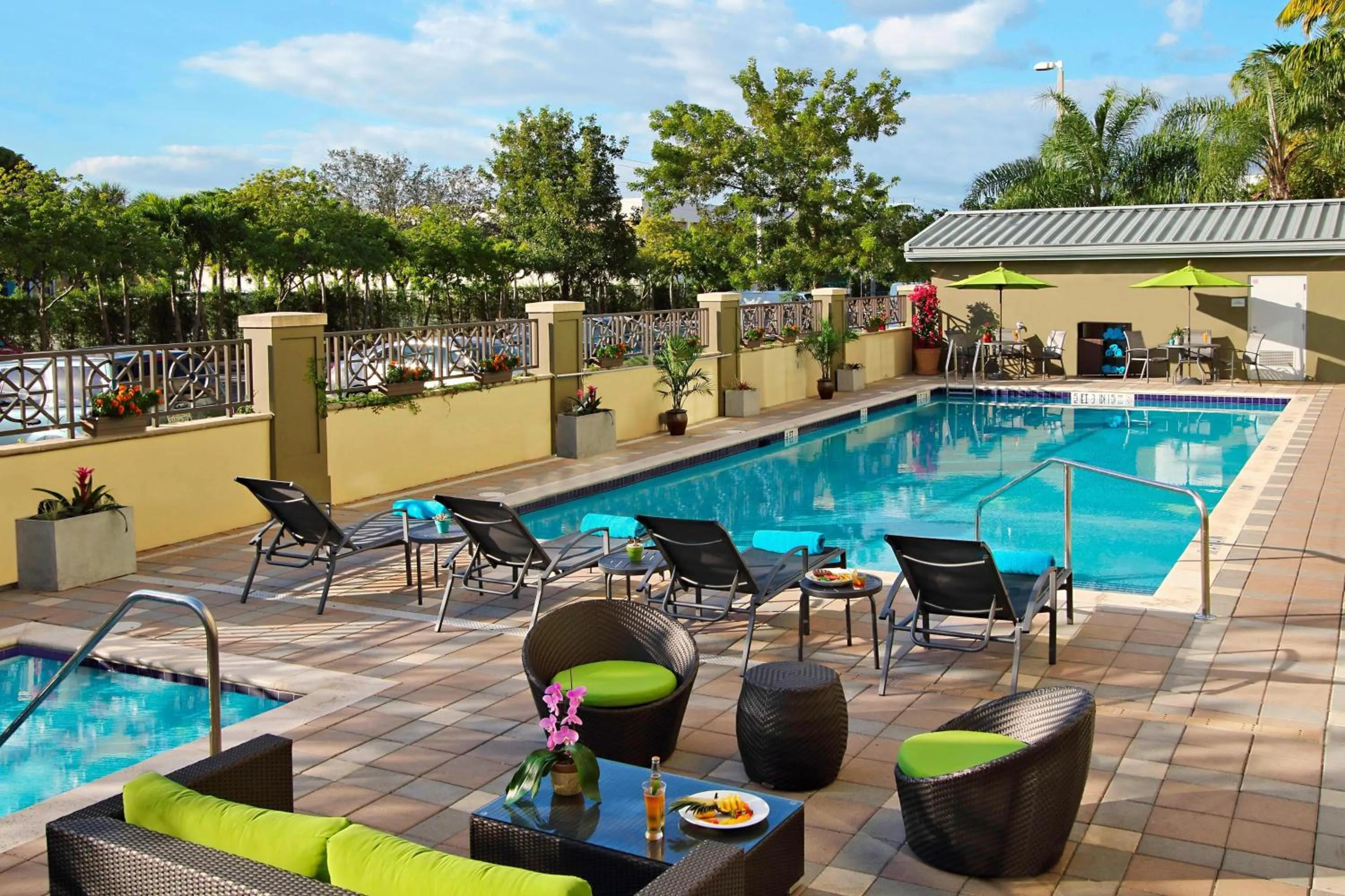 Swimming pool in Fairfield Inn & Suites Fort Lauderdale Airport & Cruise Port